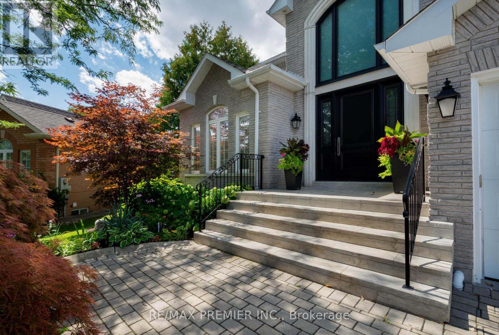 90 Shamrock Crescent, Vaughan, ON - Outdoor