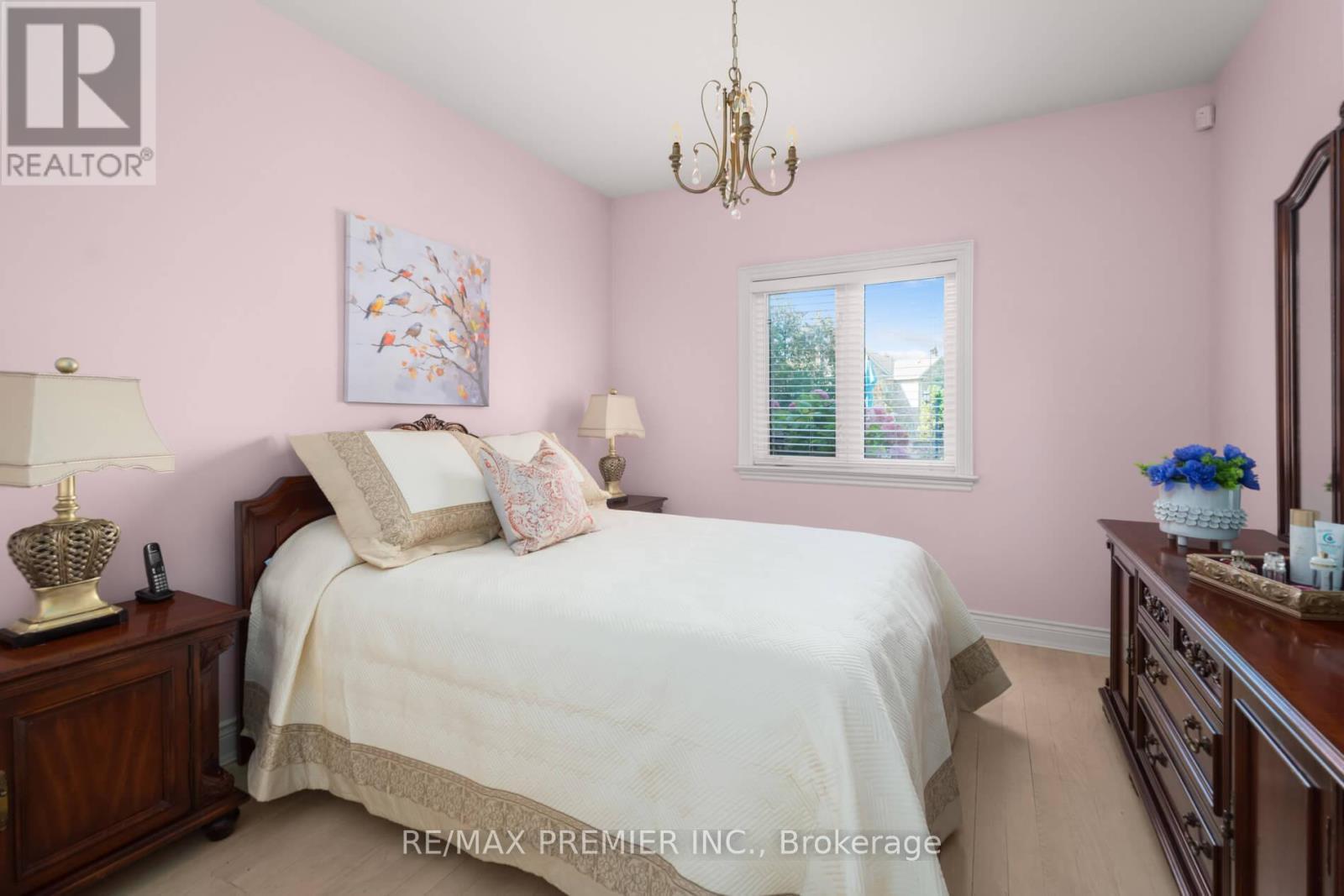 90 Shamrock Crescent, Vaughan, ON - Indoor Photo Showing Bedroom