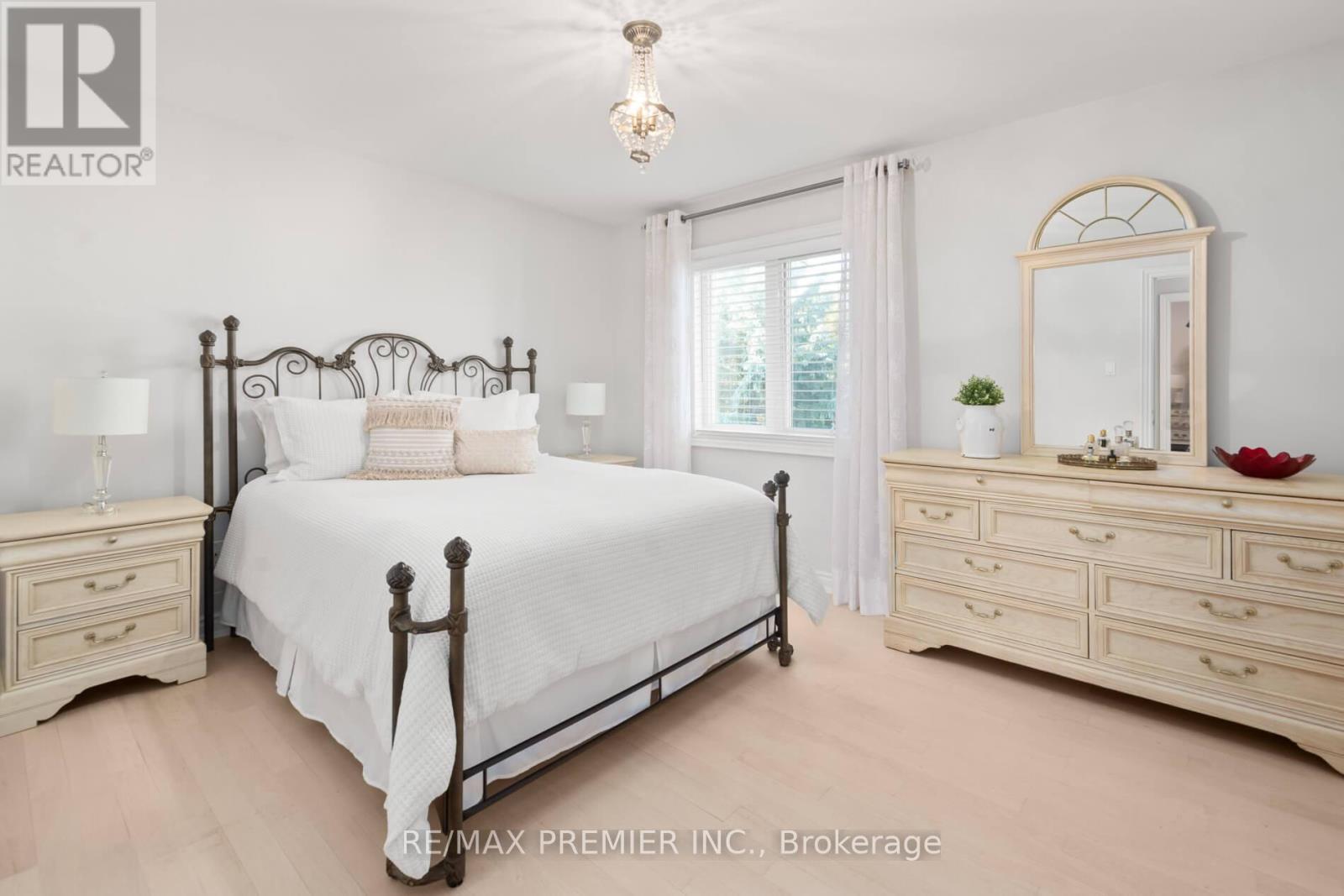 90 Shamrock Crescent, Vaughan, ON - Indoor Photo Showing Bedroom