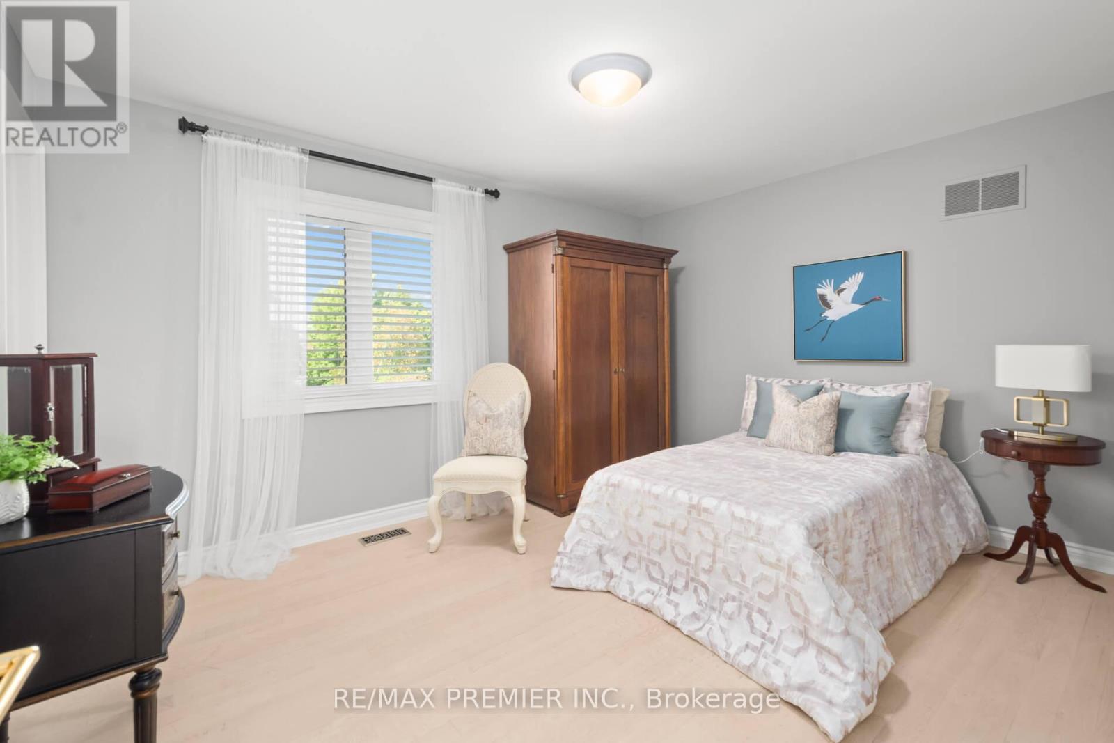 90 Shamrock Crescent, Vaughan, ON - Indoor Photo Showing Bedroom