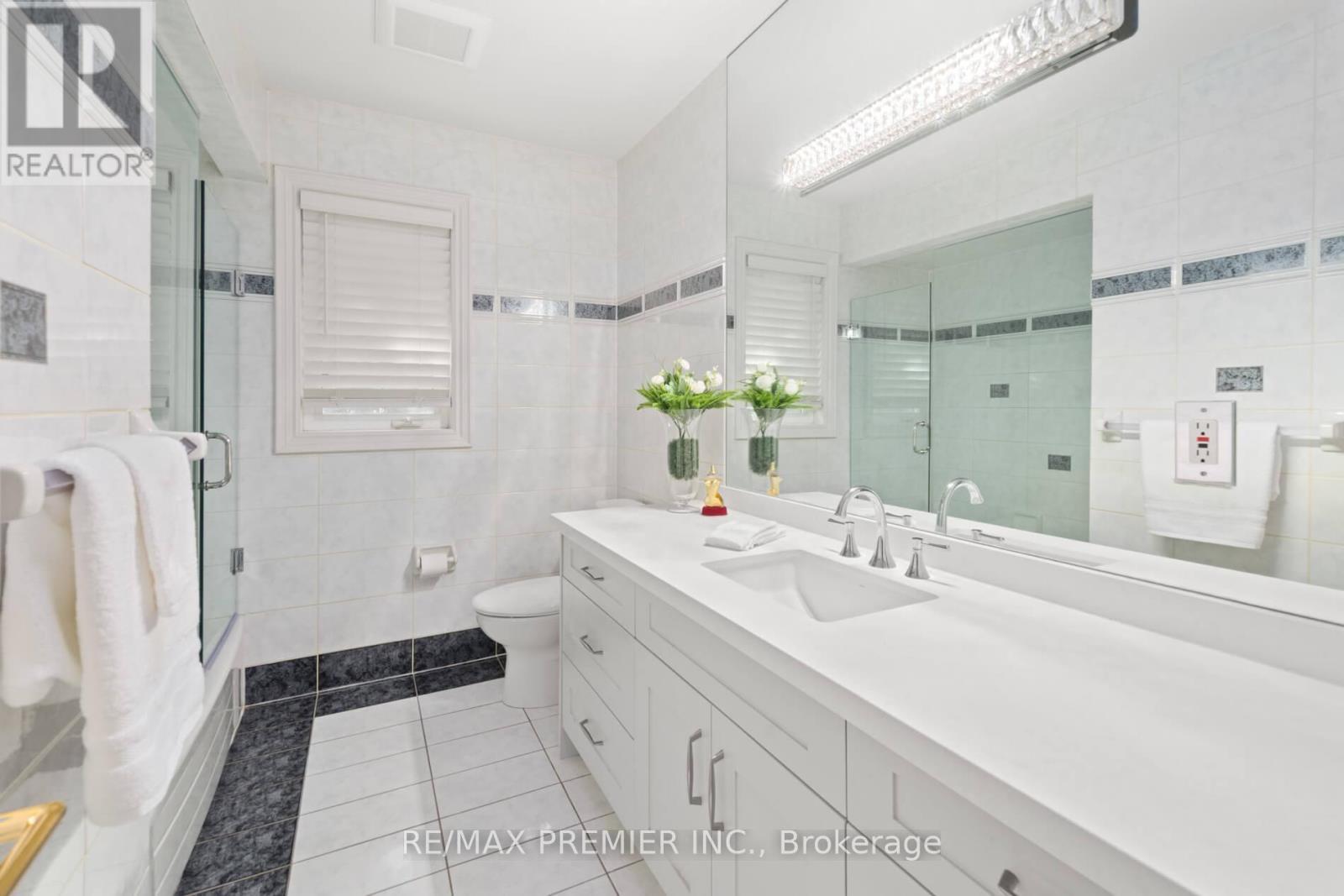 90 Shamrock Crescent, Vaughan, ON - Indoor Photo Showing Bathroom
