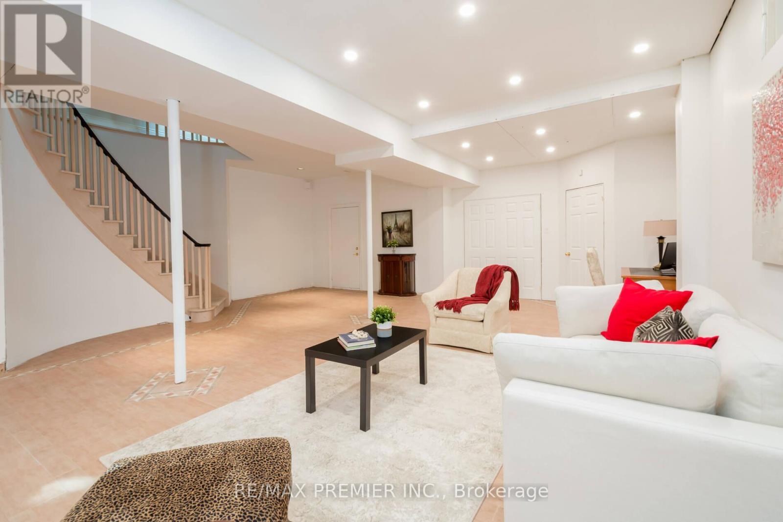 90 Shamrock Crescent, Vaughan, ON - Indoor