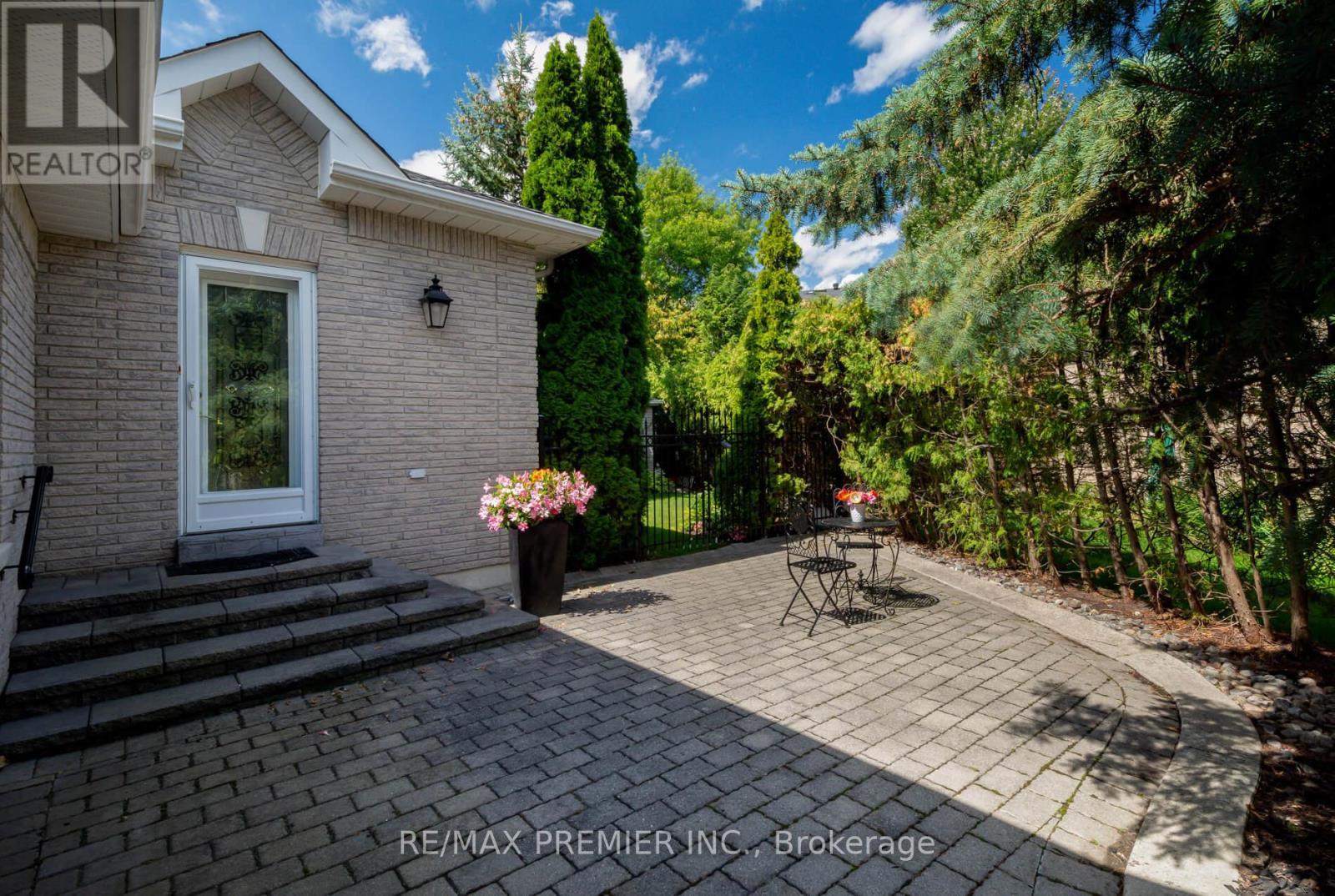 90 Shamrock Crescent, Vaughan, ON - Outdoor