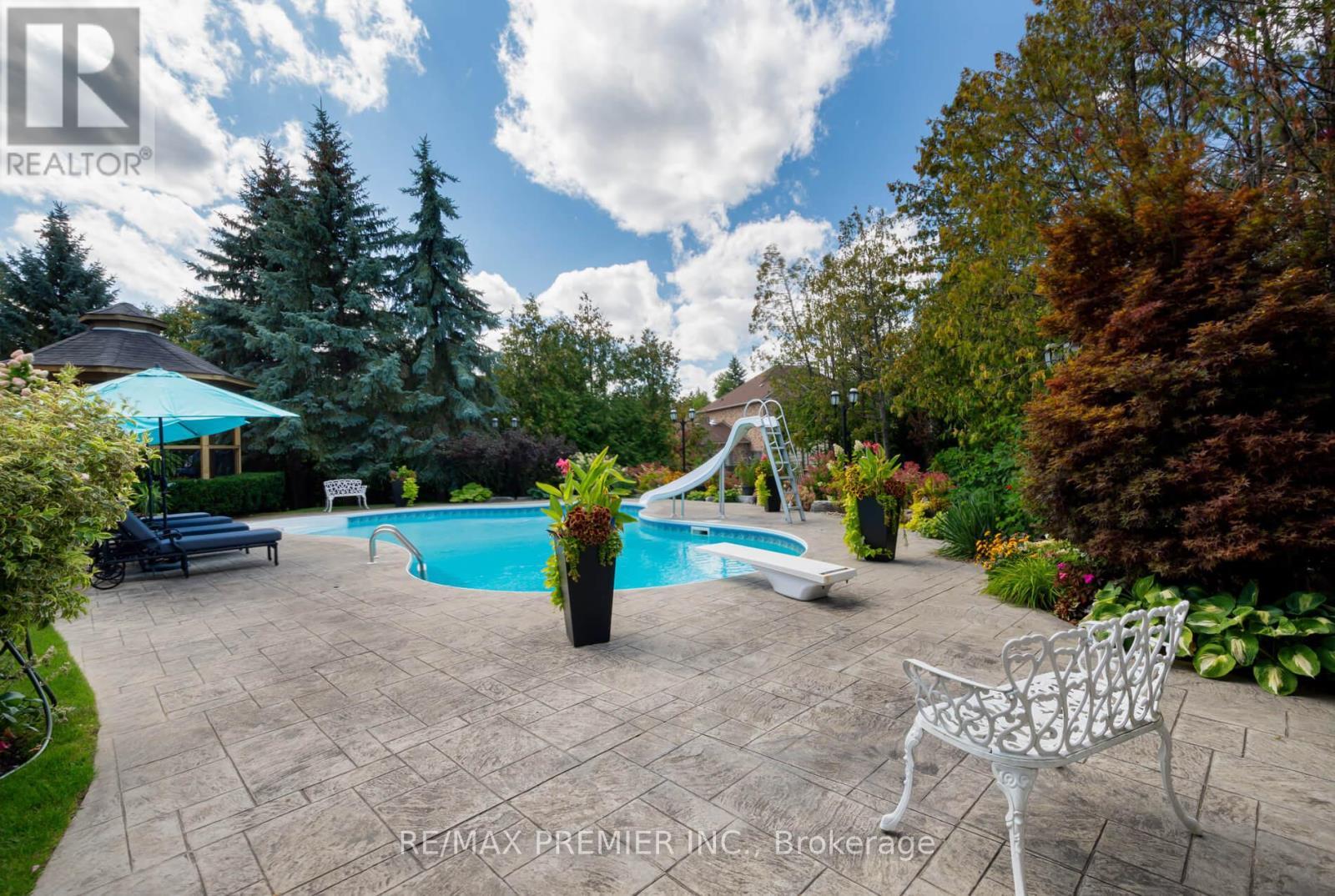 90 Shamrock Crescent, Vaughan, ON - Outdoor With In Ground Pool With Deck Patio Veranda