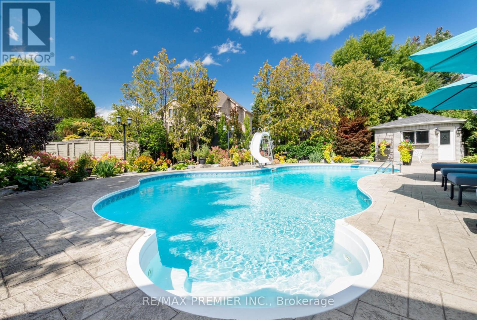 90 Shamrock Crescent, Vaughan, ON - Outdoor With In Ground Pool With Deck Patio Veranda With Backyard