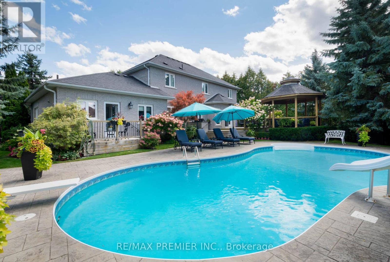 90 Shamrock Crescent, Vaughan, ON - Outdoor With In Ground Pool With Deck Patio Veranda With Backyard