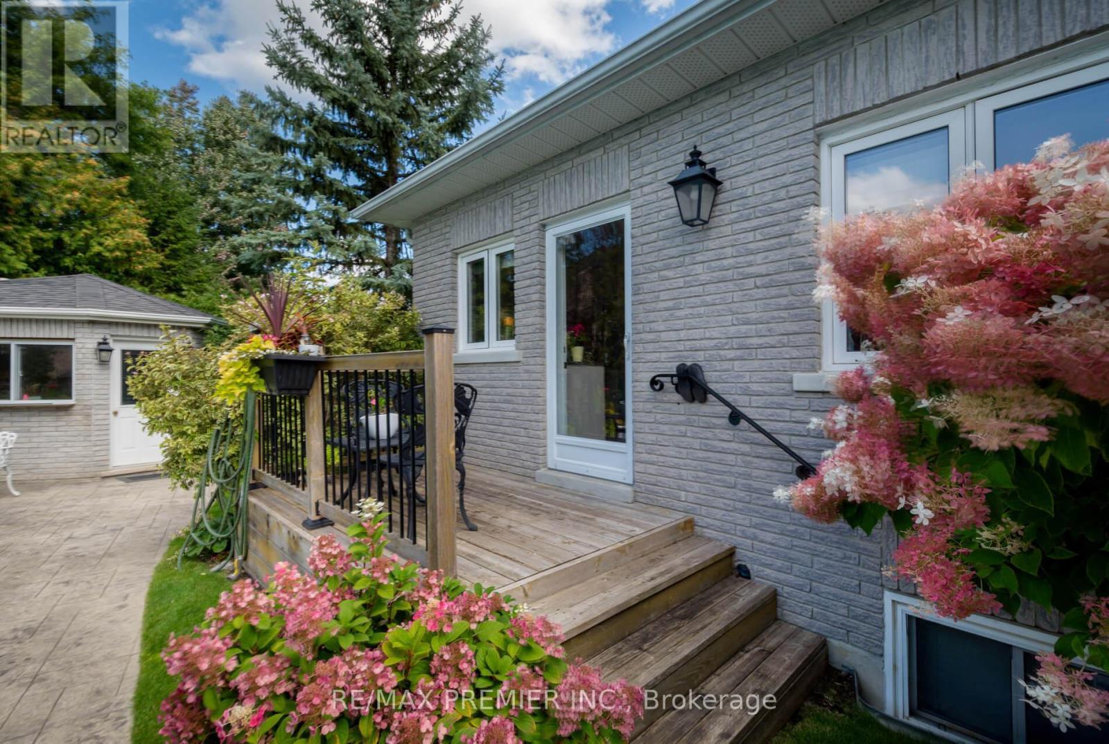 90 Shamrock Crescent, Vaughan, ON - Outdoor With Exterior