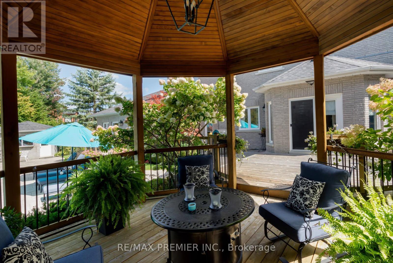 90 Shamrock Crescent, Vaughan, ON - Outdoor With Deck Patio Veranda With Exterior
