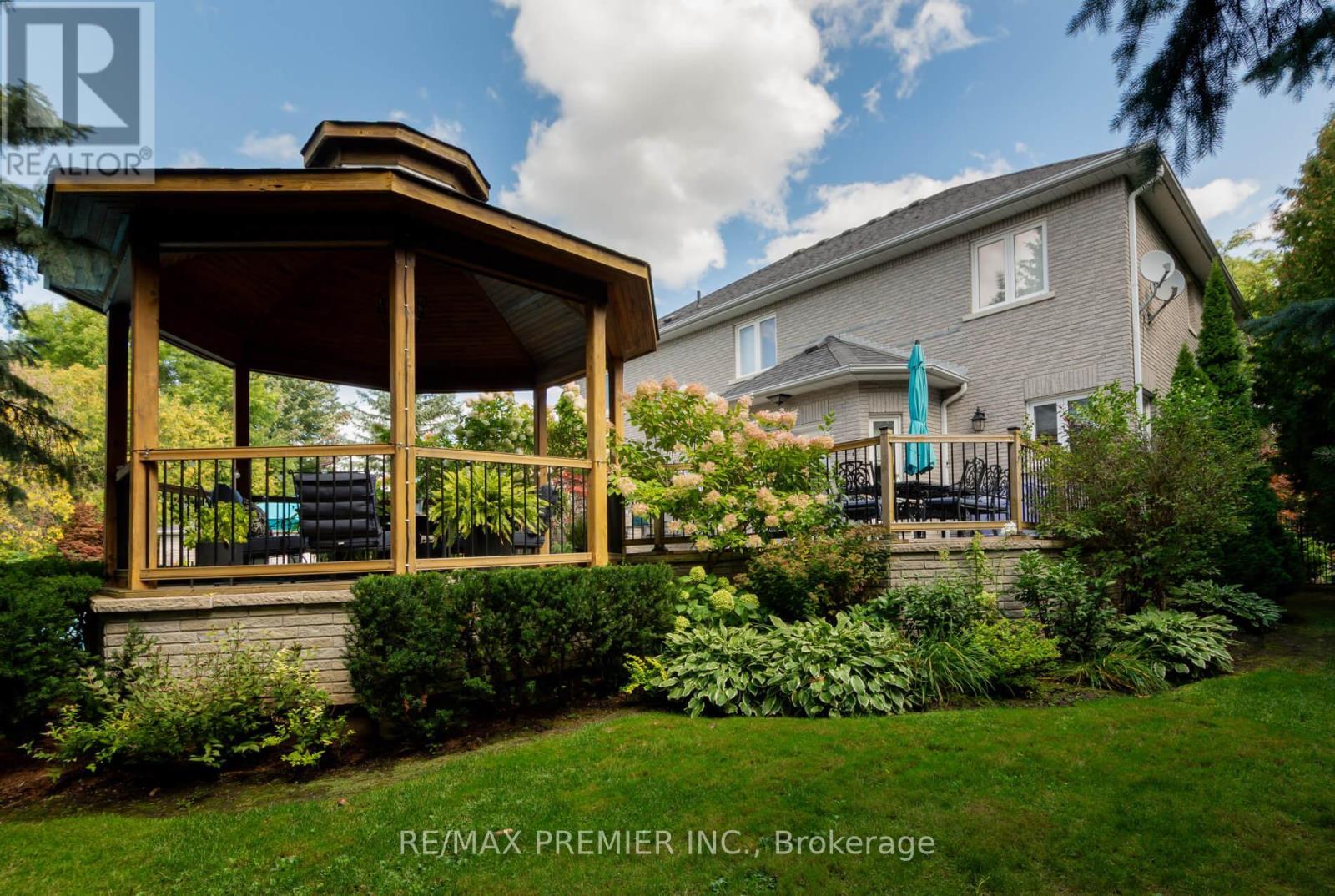 90 Shamrock Crescent, Vaughan, ON - Outdoor With Deck Patio Veranda