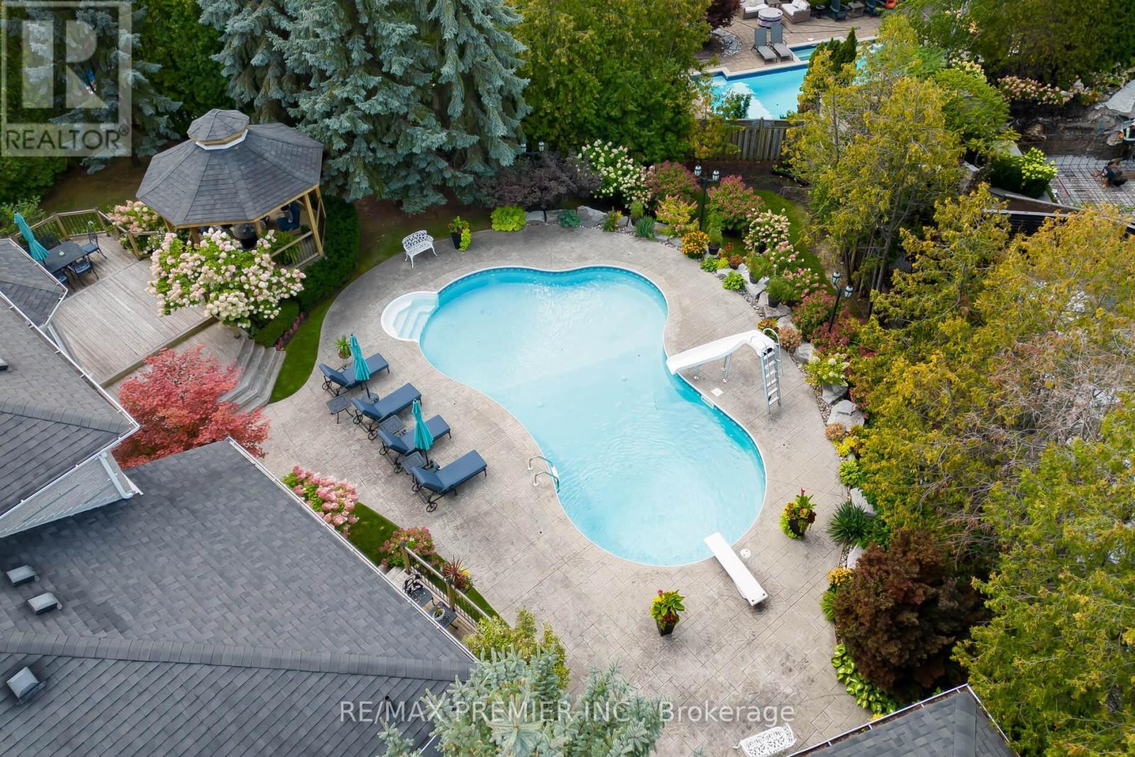 90 Shamrock Crescent, Vaughan, ON - Outdoor With In Ground Pool