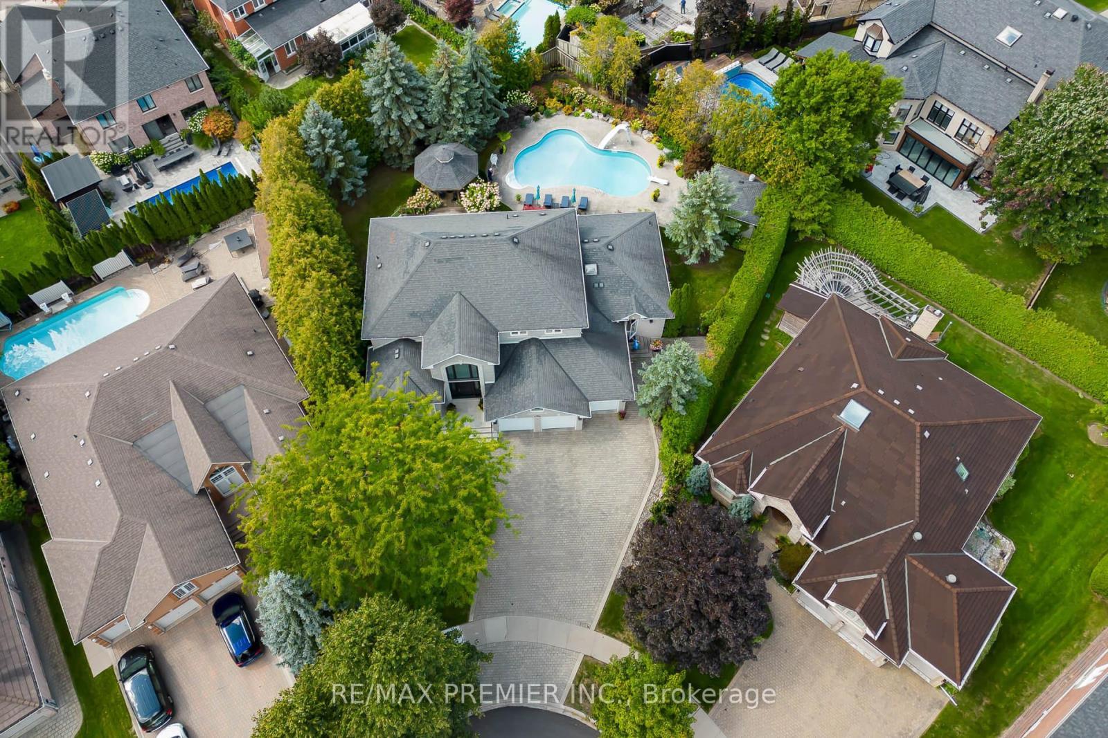90 Shamrock Crescent, Vaughan, ON - Outdoor With In Ground Pool With View