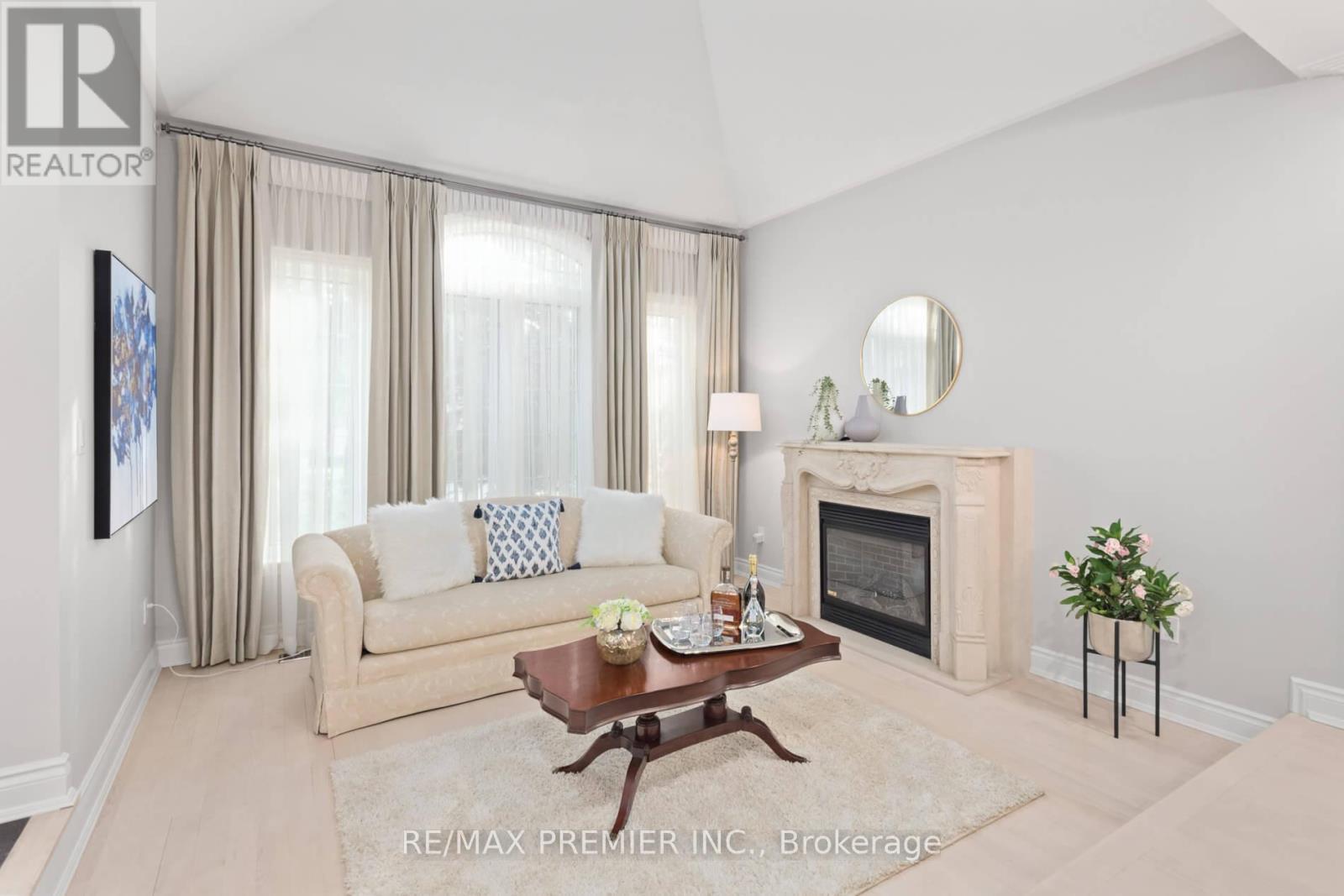 90 Shamrock Crescent, Vaughan, ON - Indoor Photo Showing Living Room With Fireplace