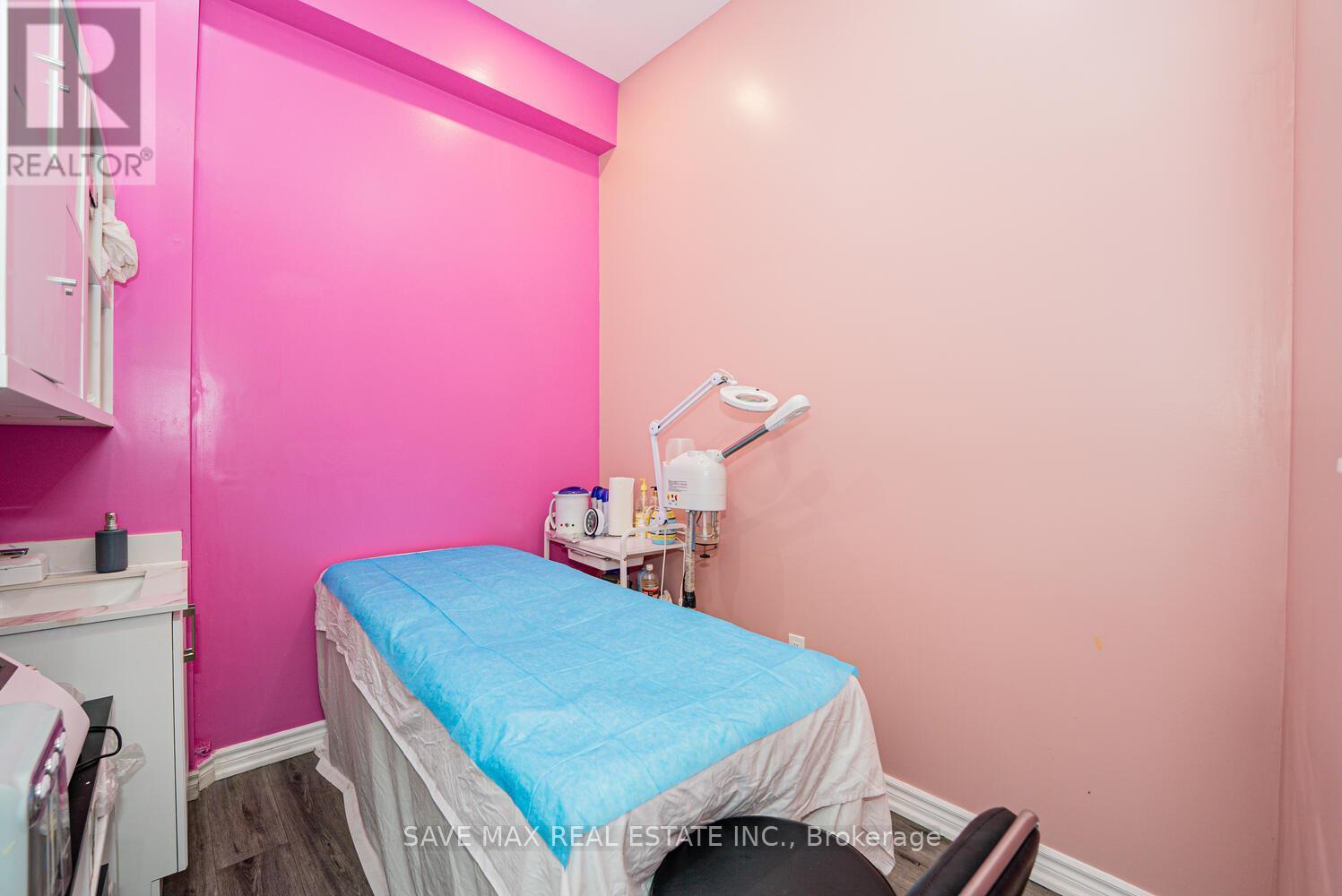 7060 Airport Road, Mississauga, ON