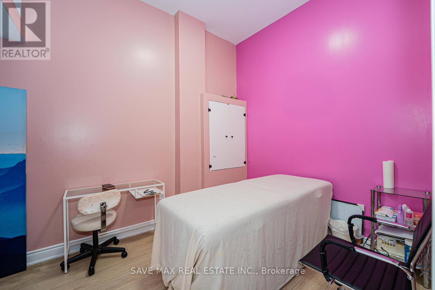 7060 Airport Road, Mississauga, ON