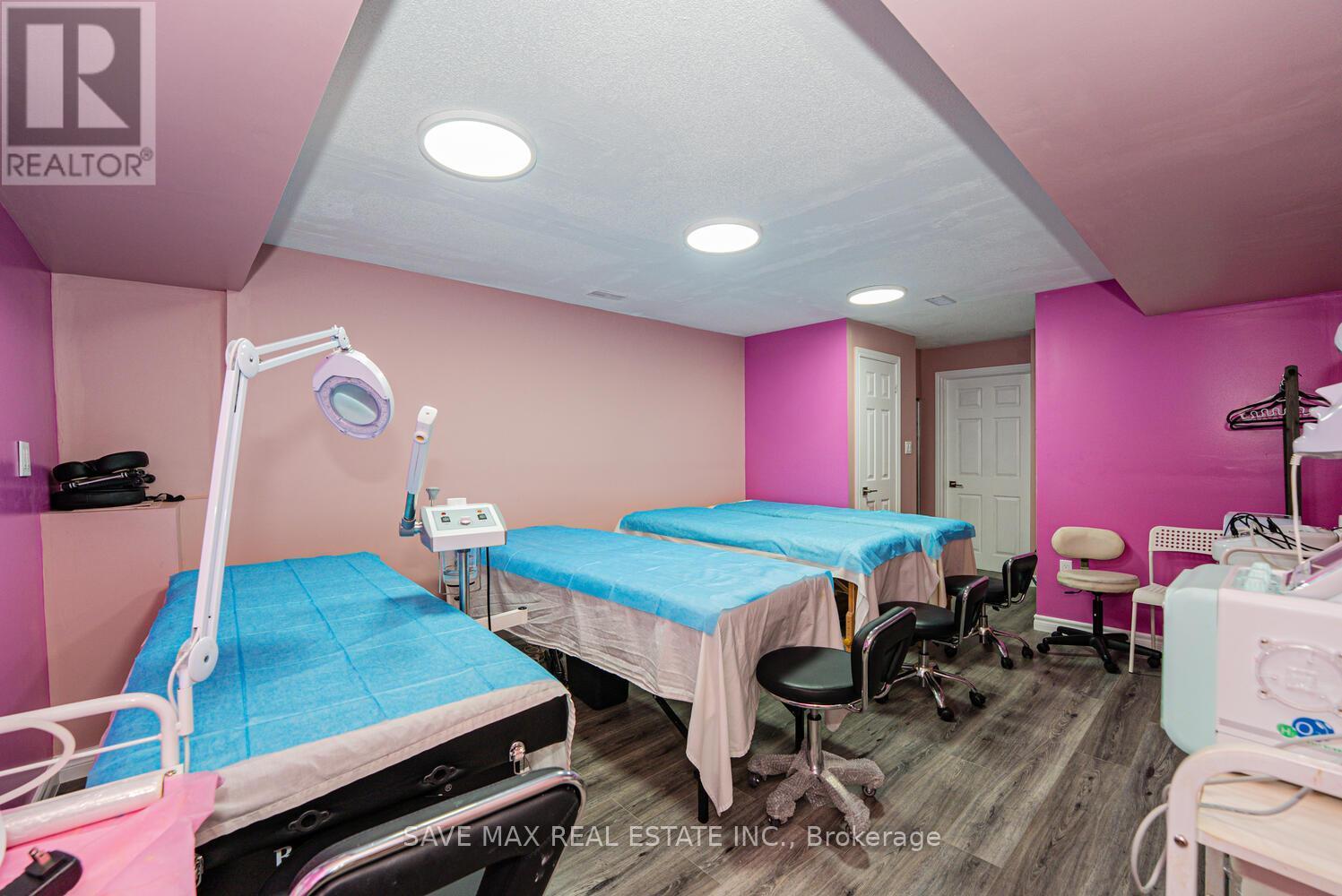 7060 Airport Road, Mississauga, ON