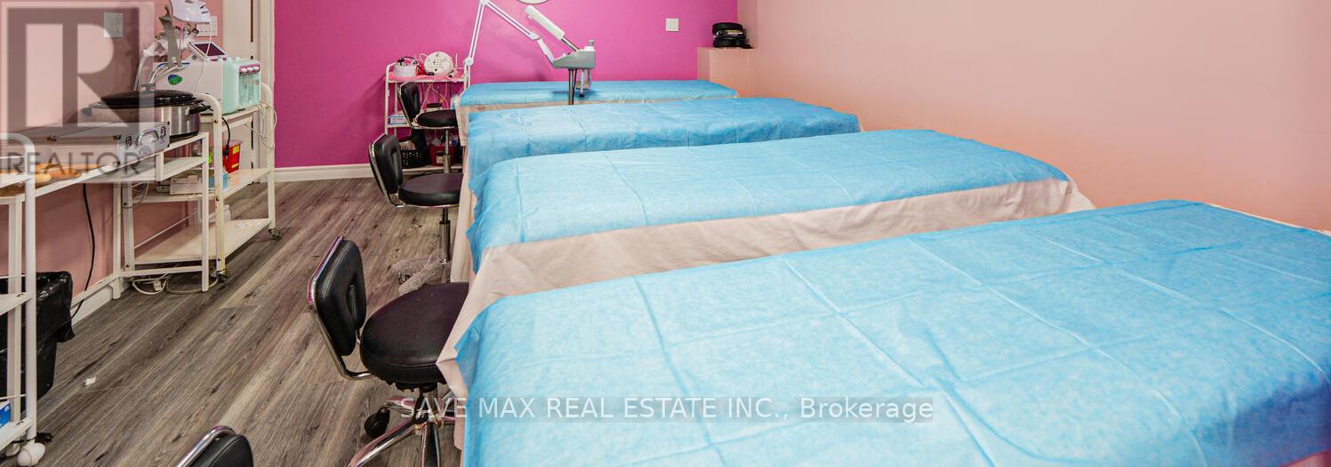 7060 Airport Road, Mississauga, ON