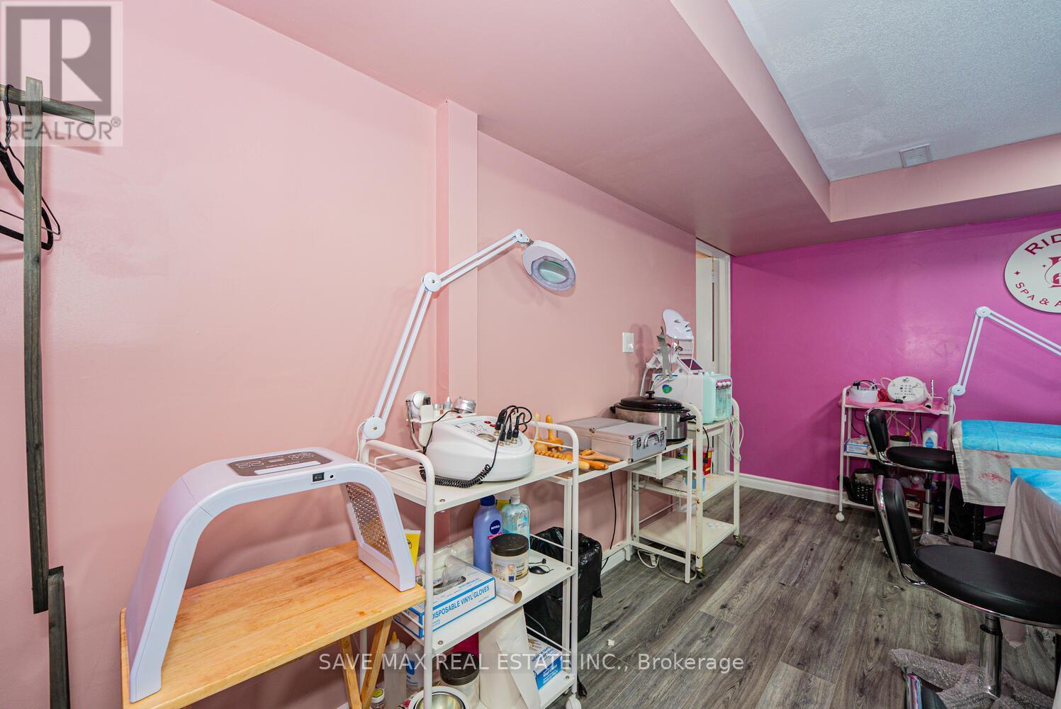 7060 Airport Road, Mississauga, ON