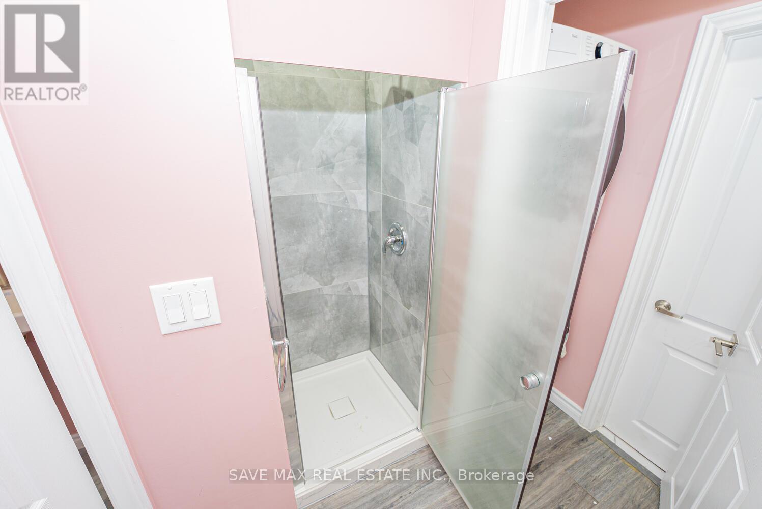 7060 Airport Road, Mississauga, ON