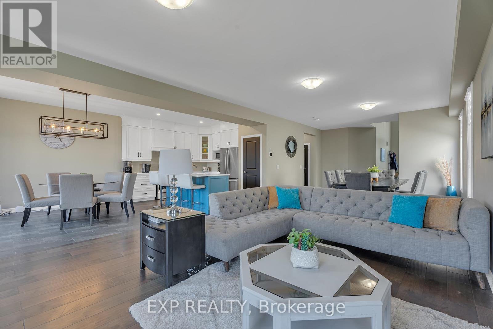 1206 Hansler Road, Thorold (Hurricane/Merrittville), ON - Indoor Photo Showing Living Room