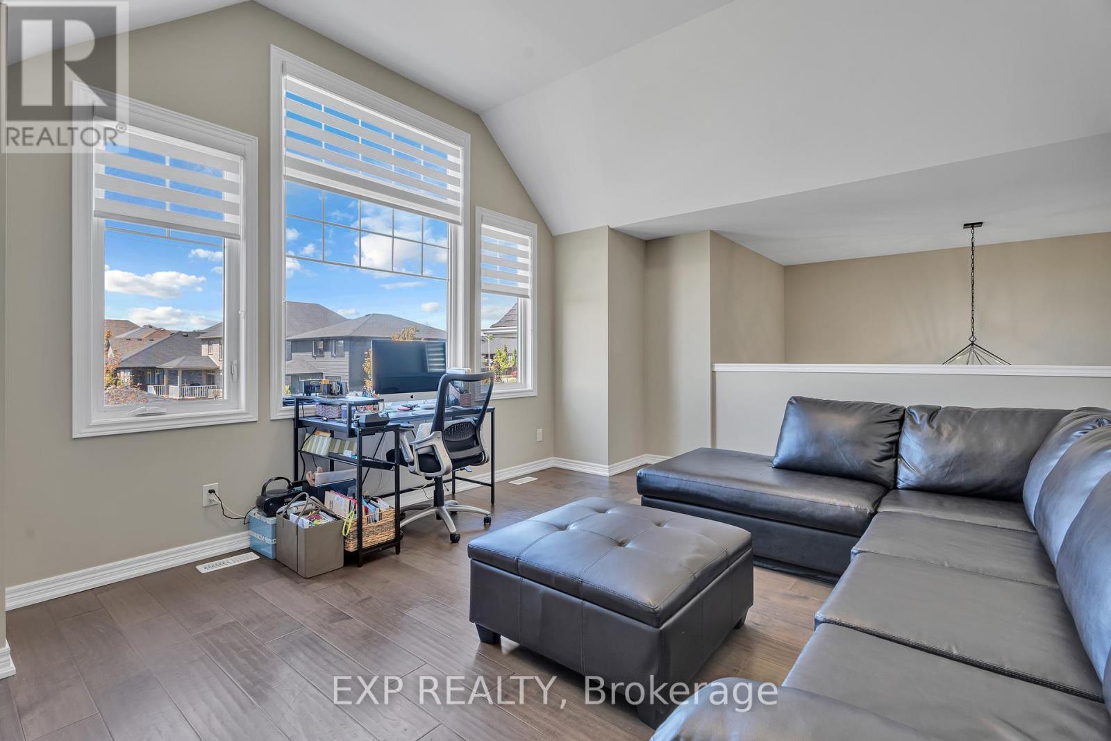 1206 Hansler Road, Thorold (Hurricane/Merrittville), ON - Indoor Photo Showing Living Room