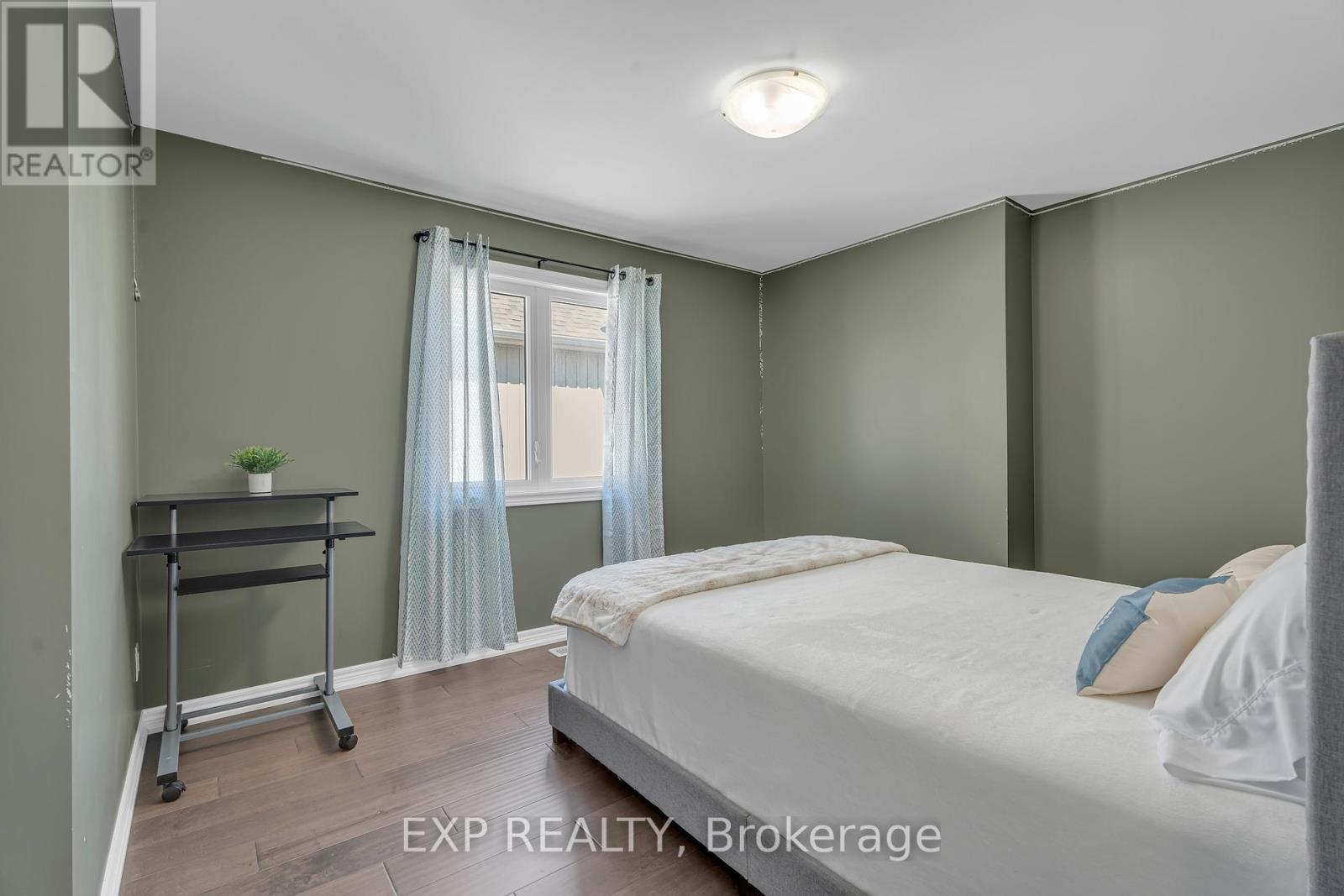 1206 Hansler Road, Thorold (Hurricane/Merrittville), ON - Indoor Photo Showing Bedroom
