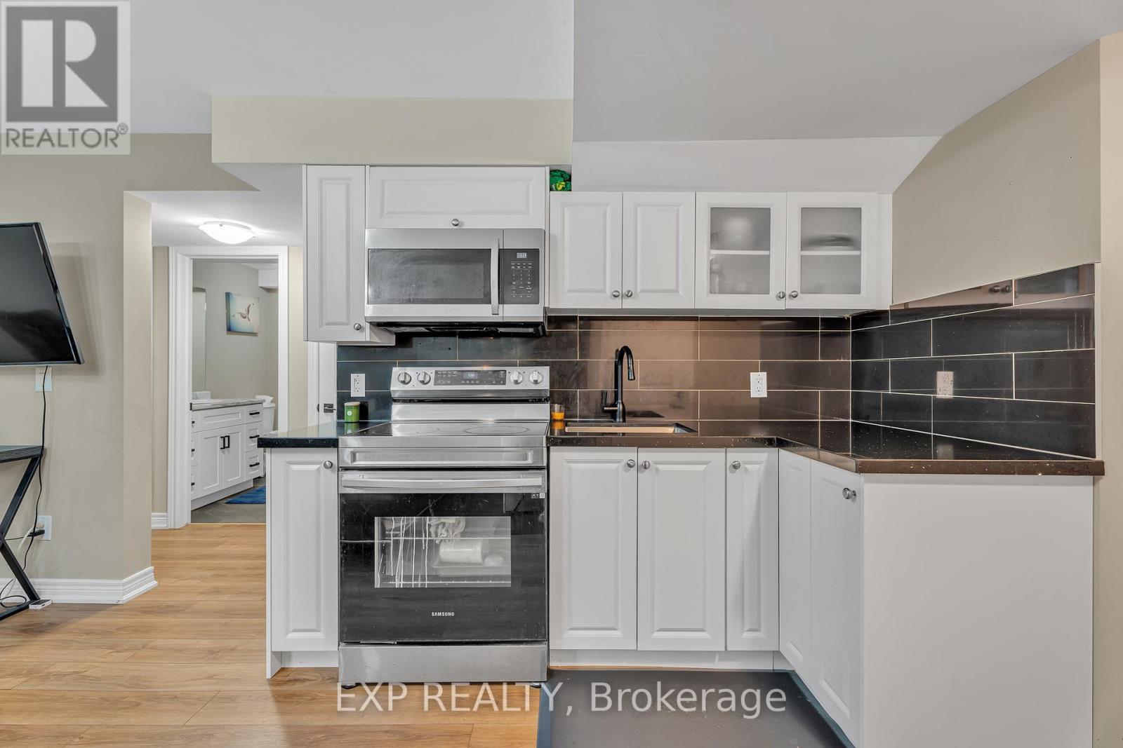 1206 Hansler Road, Thorold (Hurricane/Merrittville), ON - Indoor Photo Showing Kitchen