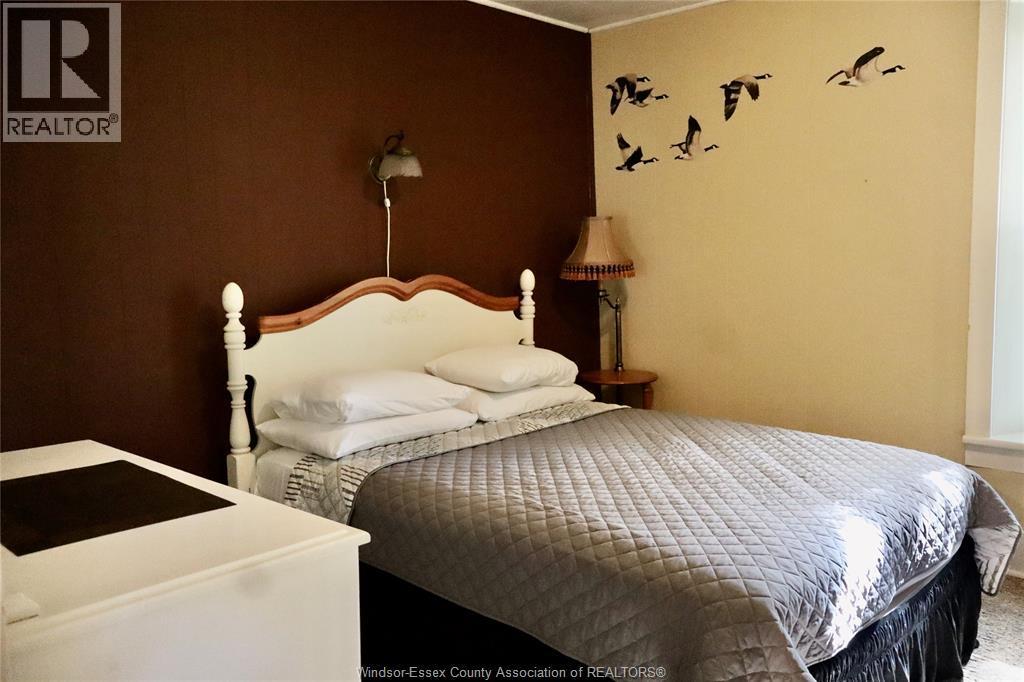 933 West Shore Road, Pelee Island, ON - Indoor Photo Showing Bedroom