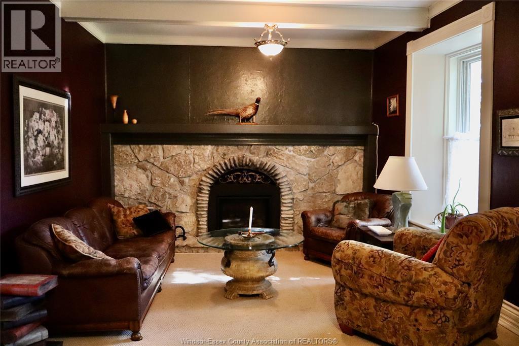 933 West Shore Road, Pelee Island, ON - Indoor Photo Showing Living Room With Fireplace