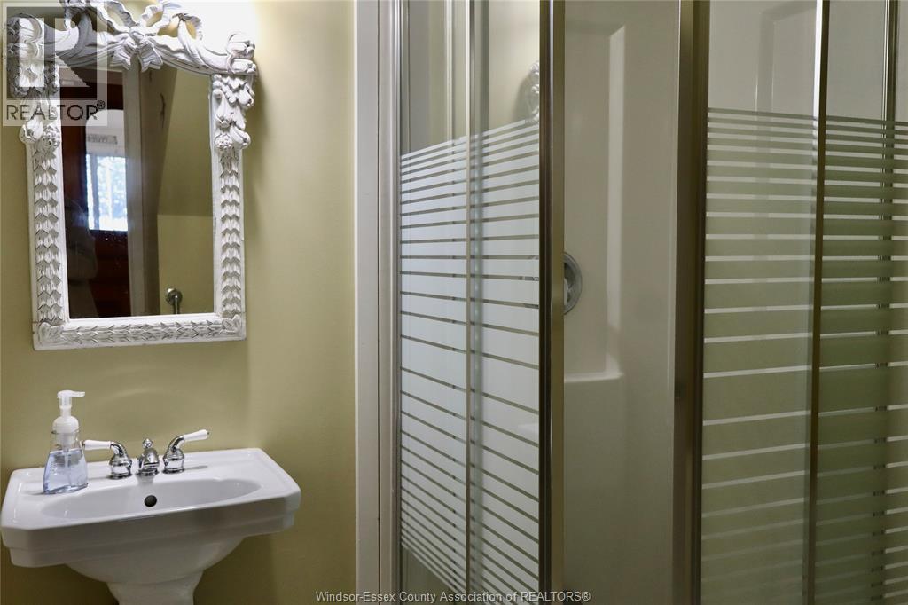 933 West Shore Road, Pelee Island, ON - Indoor Photo Showing Bathroom