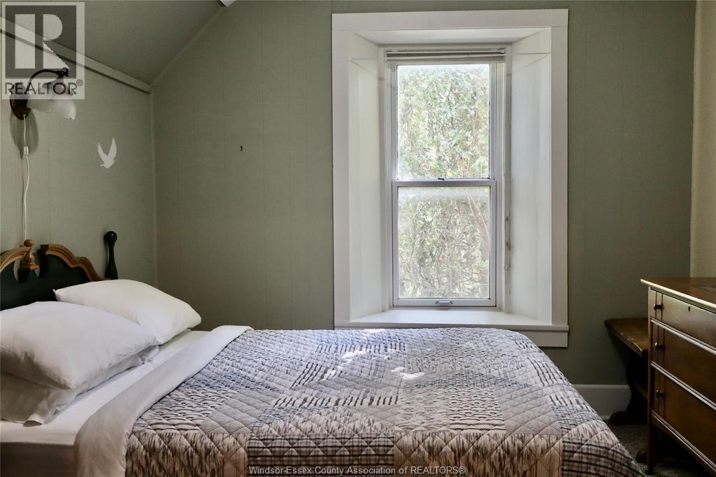 933 West Shore Road, Pelee Island, ON - Indoor Photo Showing Bedroom