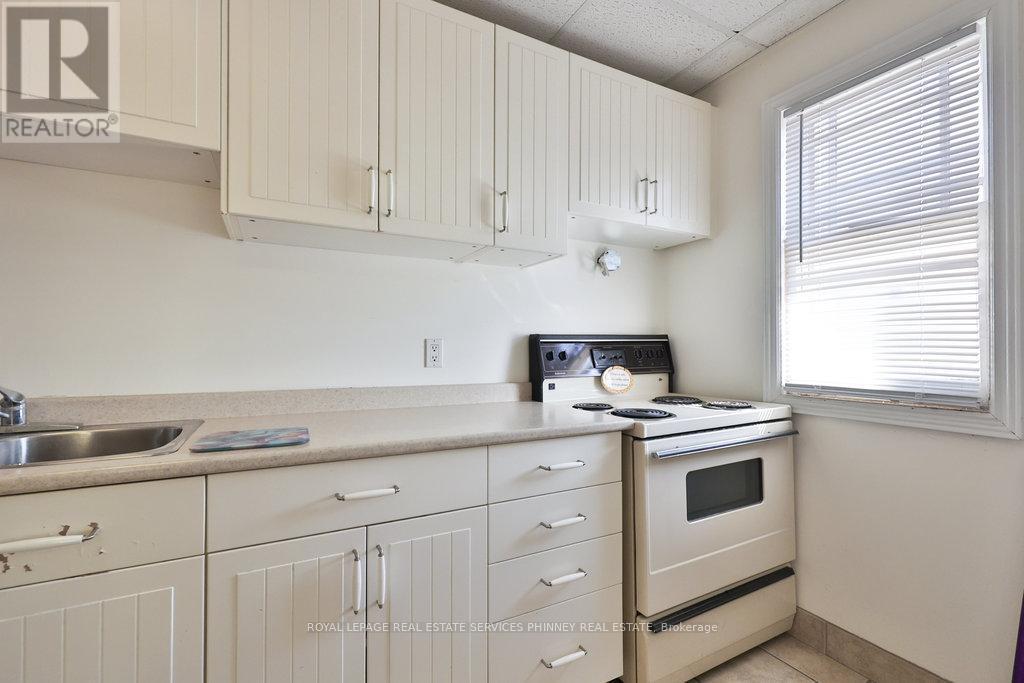 160 King Street E, Mississauga, ON - Indoor Photo Showing Kitchen
