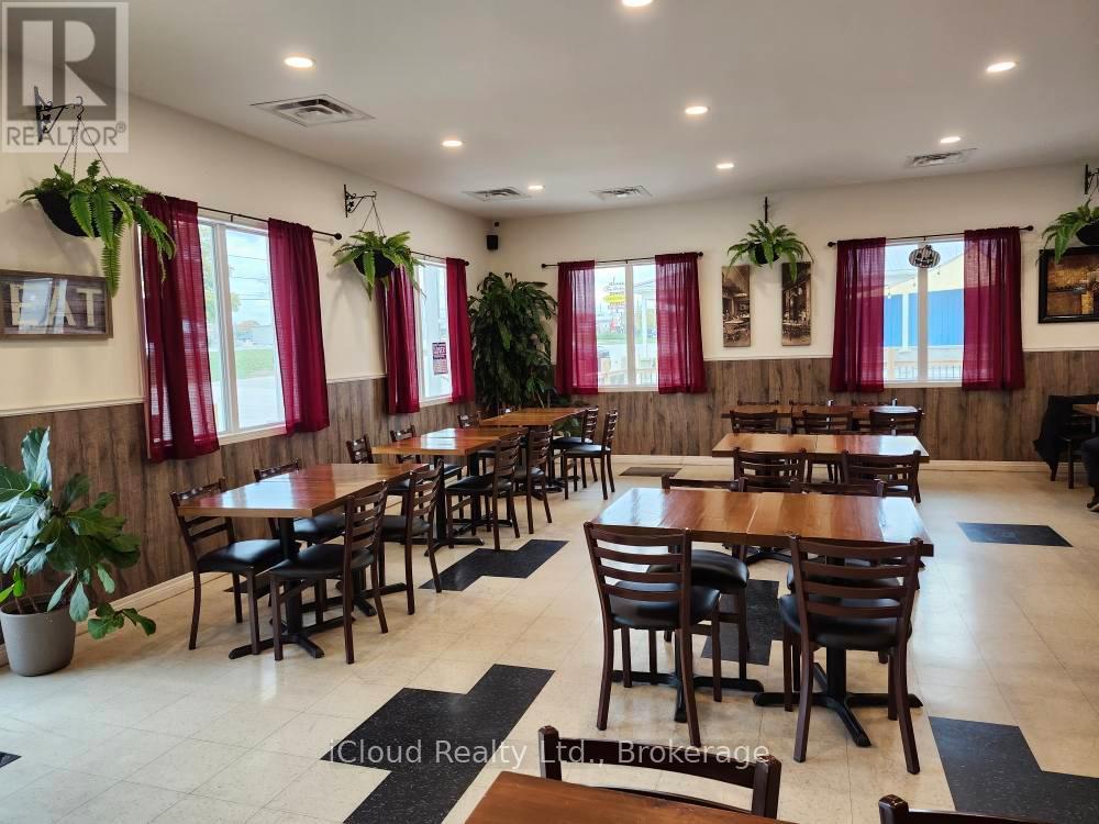 35 Talbot Street E, Haldimand, ON