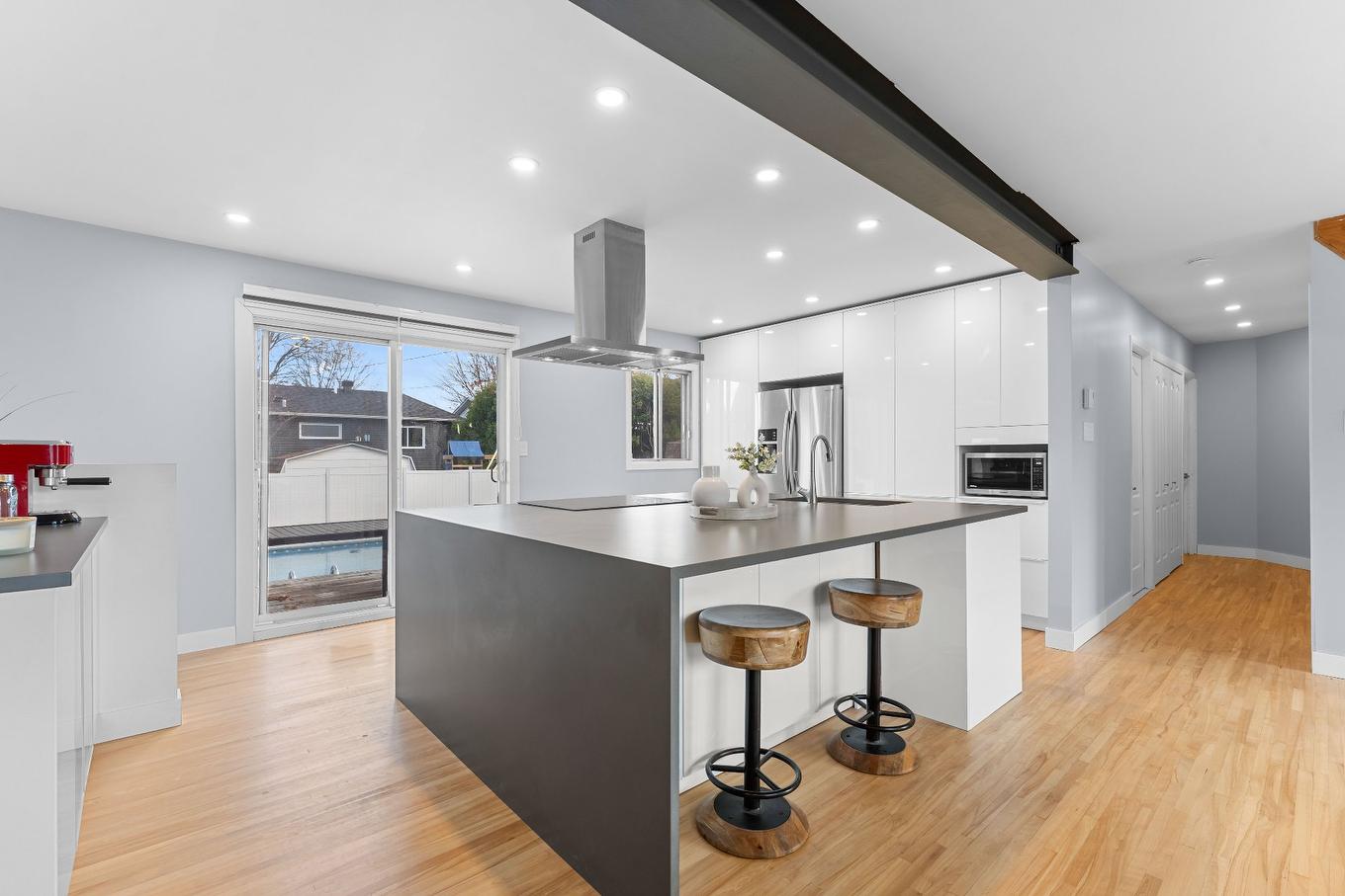 Kitchen - 4 Rue Lambert, Repentigny (Repentigny), QC - Indoor Photo Showing Kitchen With Upgraded Kitchen