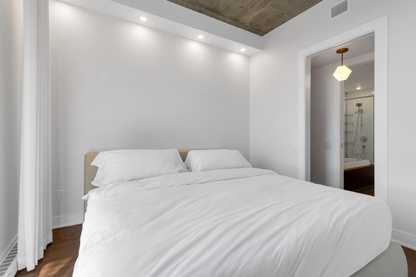 Chambre à coucher - 404-2200 Rue Harriet-Quimby, Montréal (Saint-Laurent), QC - Indoor Photo Showing Bedroom