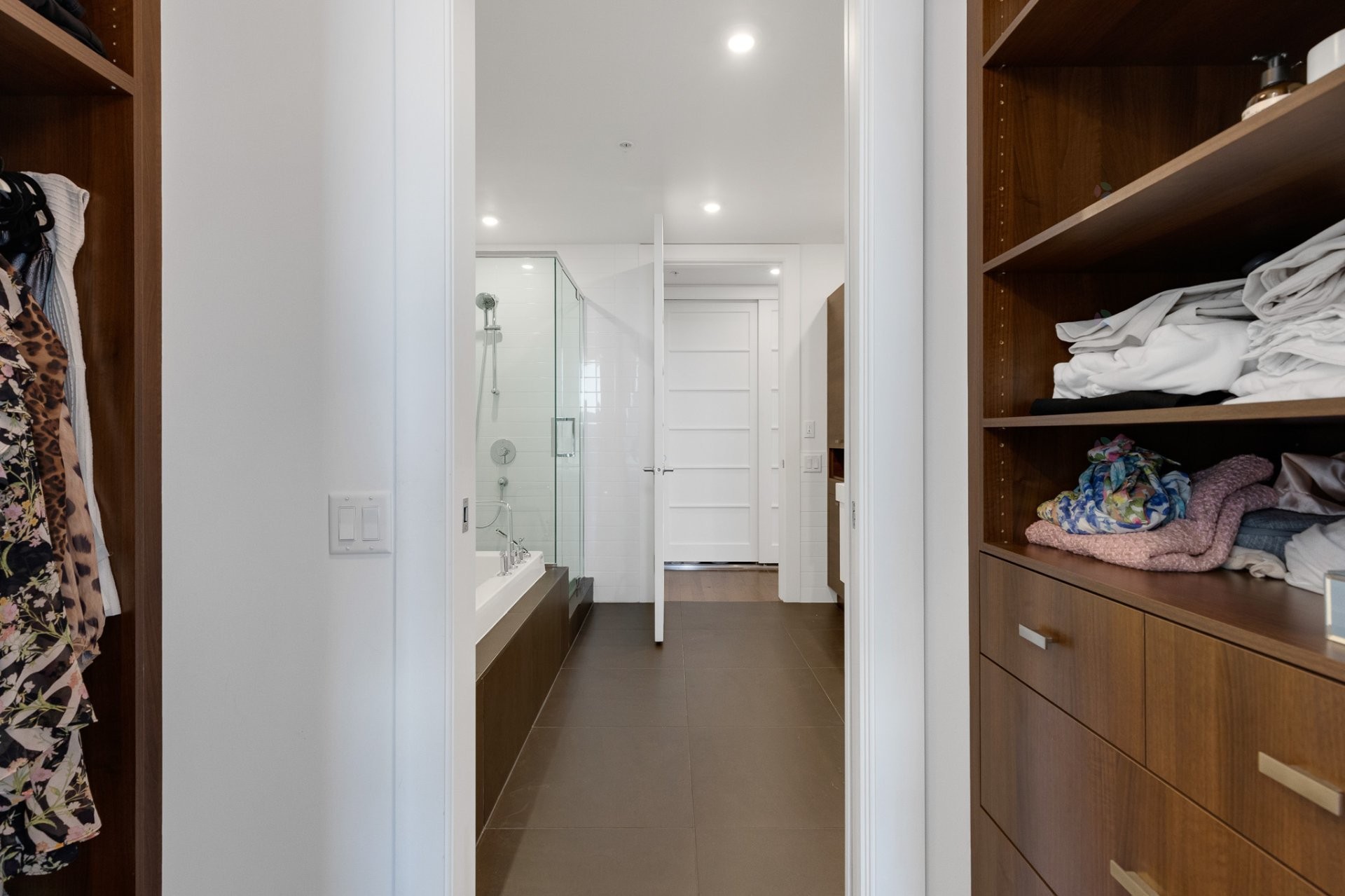 Closet - 404-2200 Rue Harriet-Quimby, Montréal (Saint-Laurent), QC - Indoor