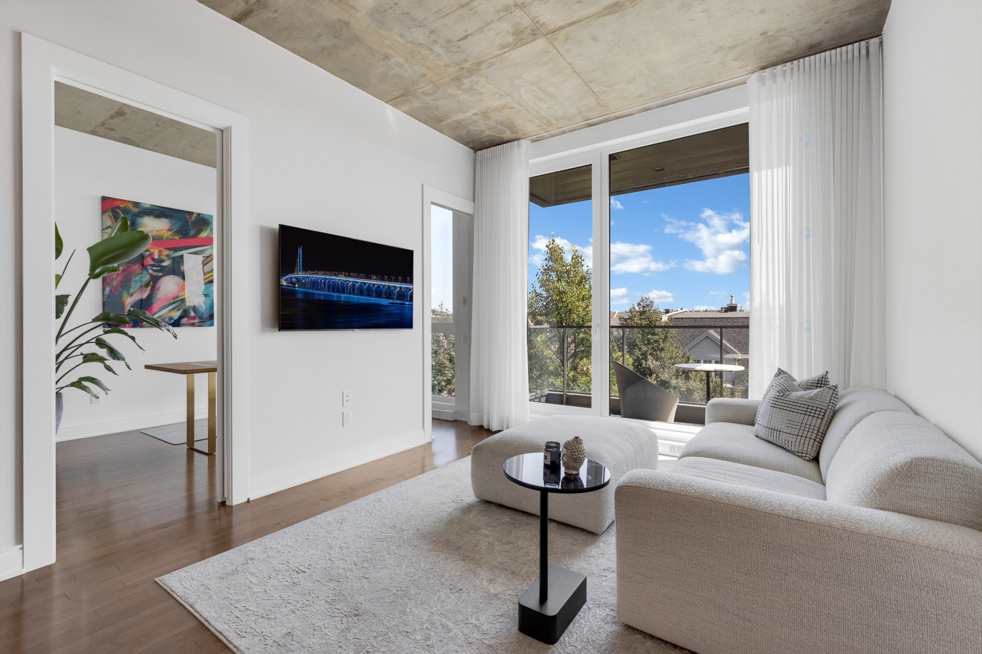 Living Room - 404-2200 Rue Harriet-Quimby, Montréal (Saint-Laurent), QC - Indoor Photo Showing Living Room