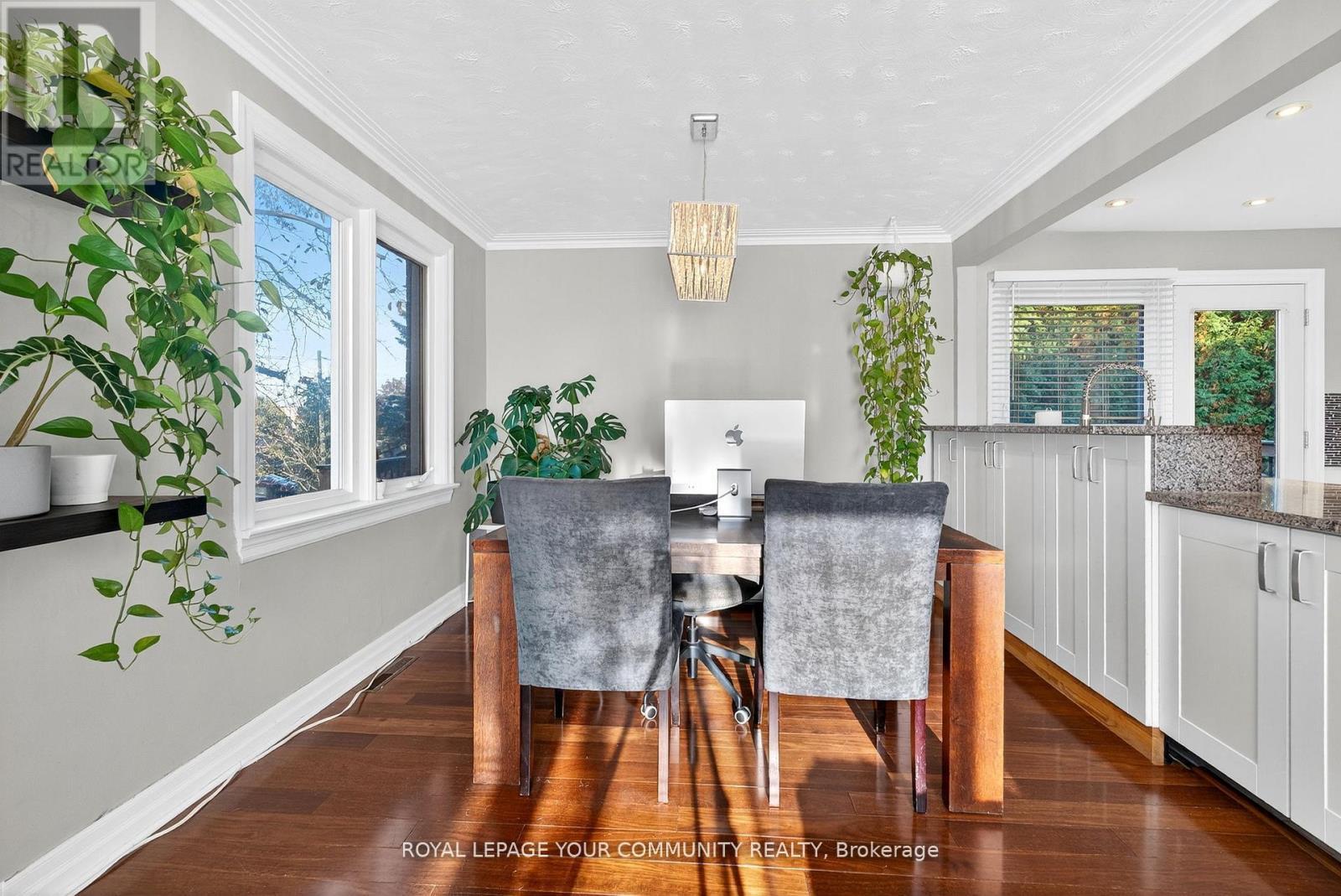 67 Monkswood Crescent, Newmarket, ON - Indoor Photo Showing Dining Room