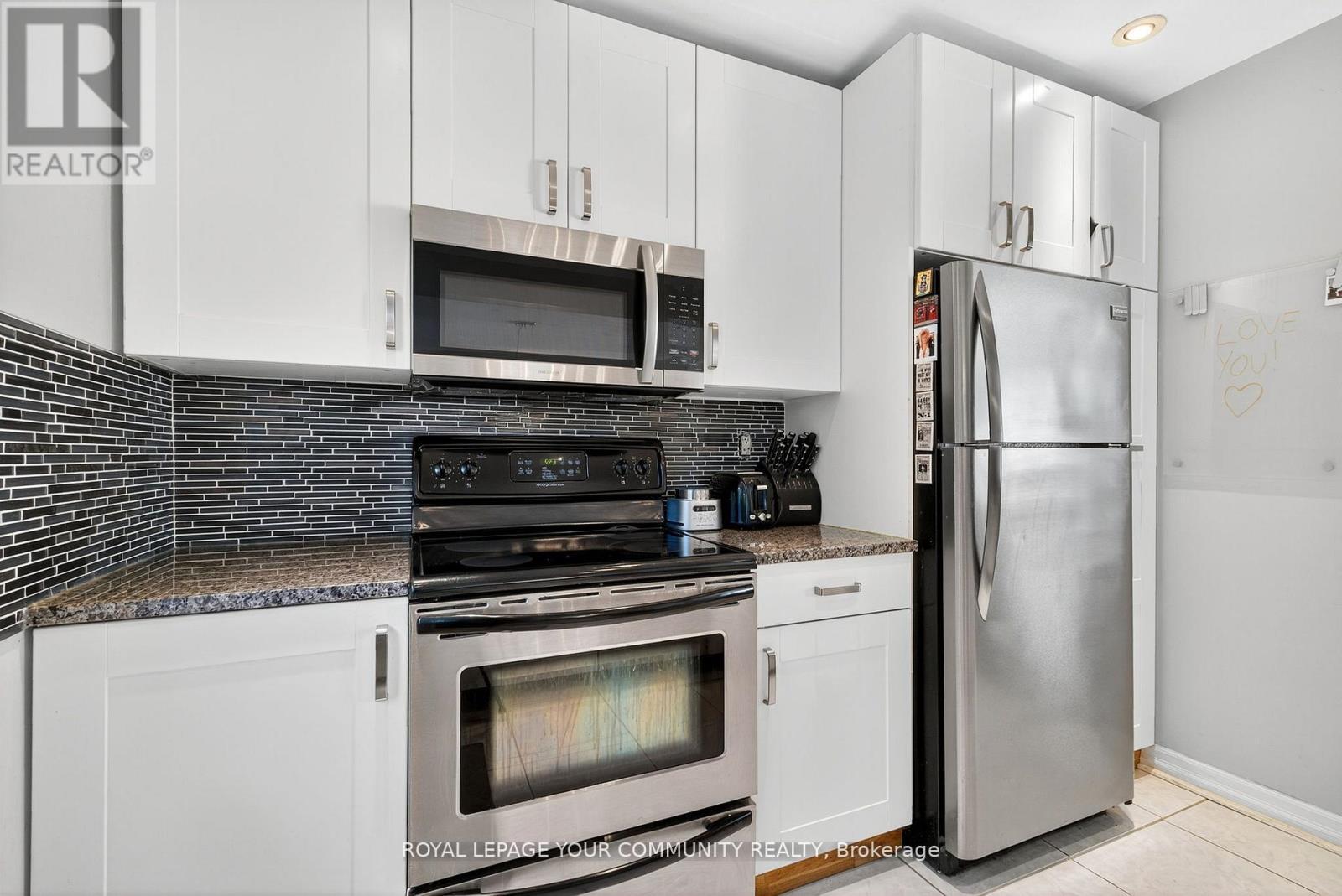 67 Monkswood Crescent, Newmarket, ON - Indoor Photo Showing Kitchen