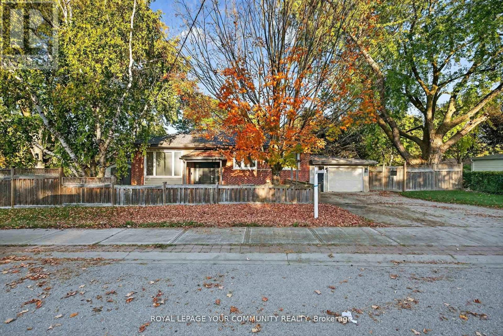 67 Monkswood Crescent, Newmarket, ON - Outdoor