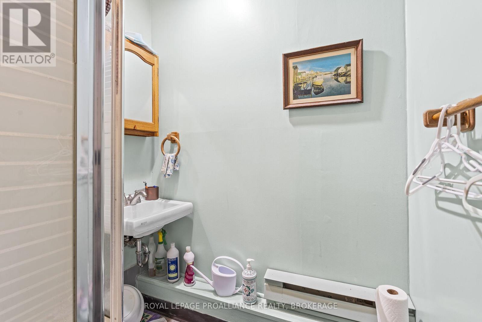 274 Wellington Street, Kingston (East Of Sir John A. Blvd), ON - Indoor Photo Showing Bathroom