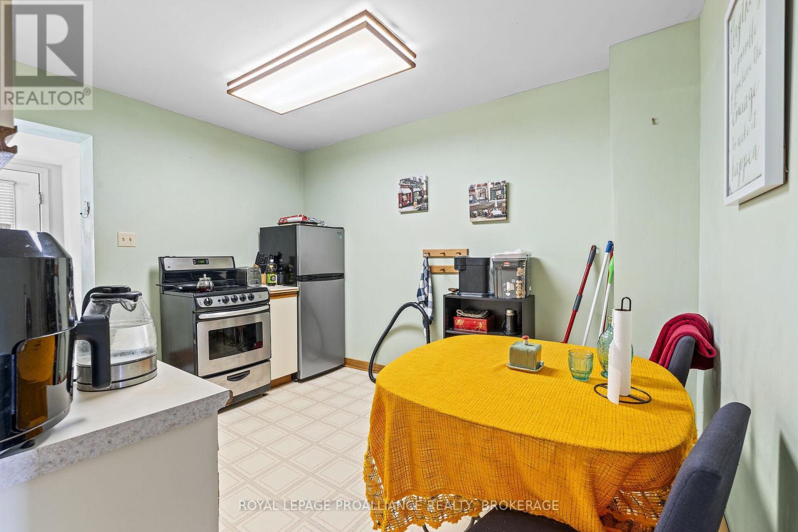 274 Wellington Street, Kingston (East Of Sir John A. Blvd), ON - Indoor