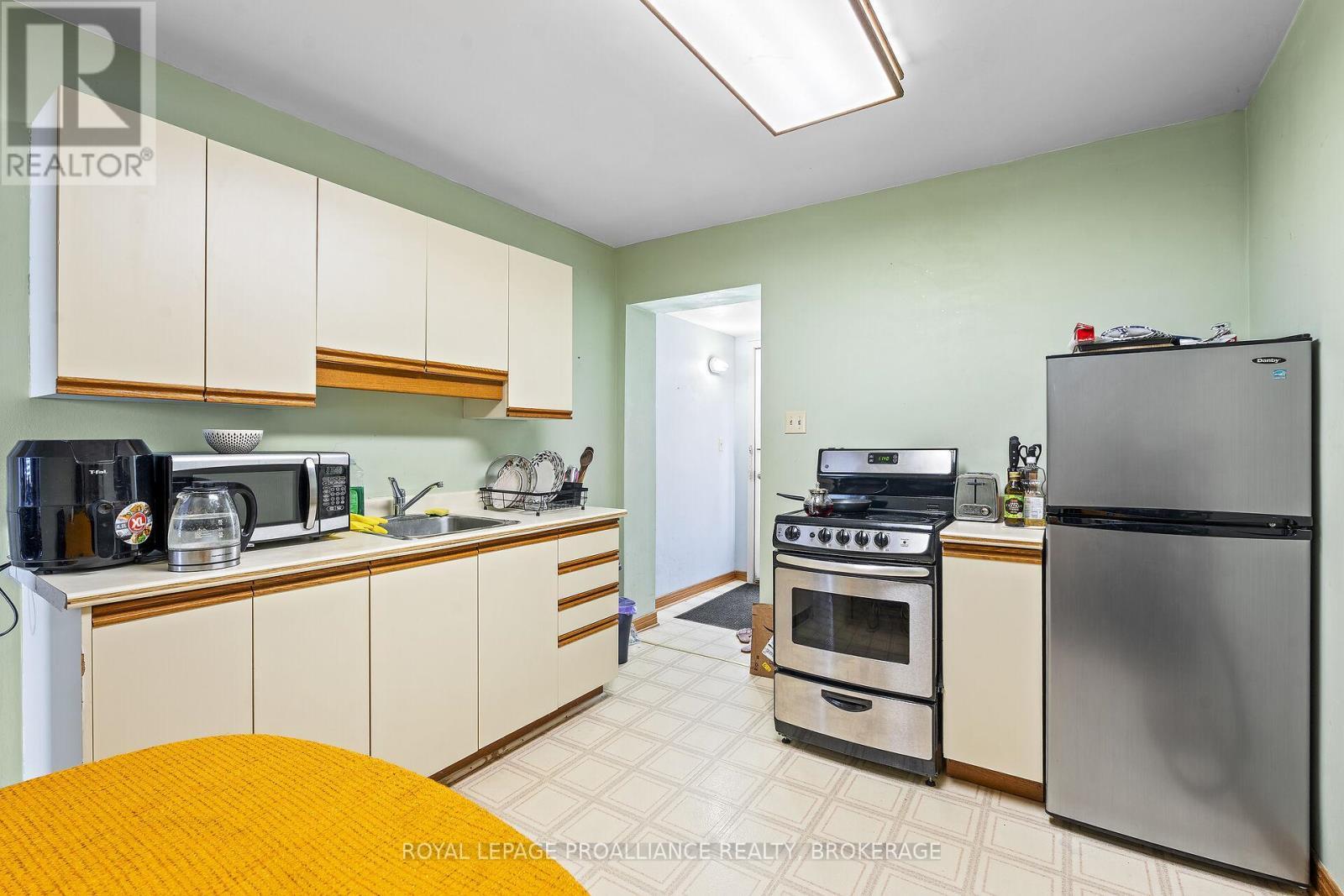 274 Wellington Street, Kingston (East Of Sir John A. Blvd), ON - Indoor Photo Showing Kitchen
