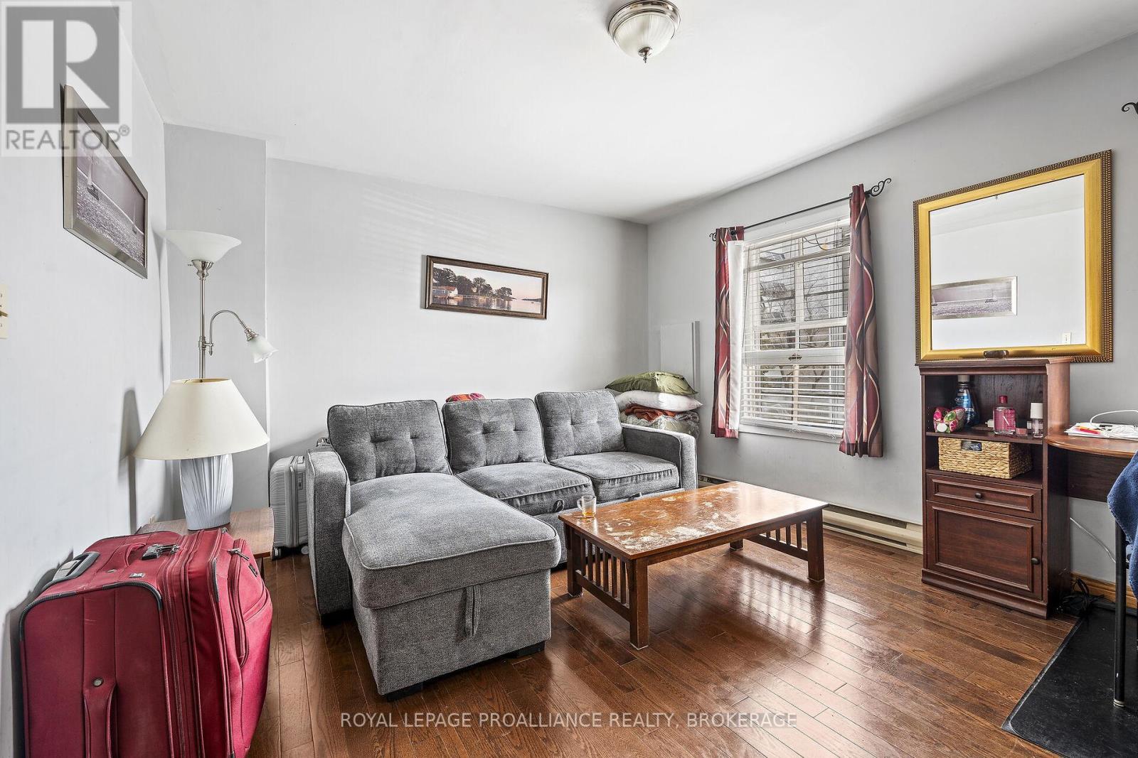 274 Wellington Street, Kingston (East Of Sir John A. Blvd), ON - Indoor Photo Showing Living Room