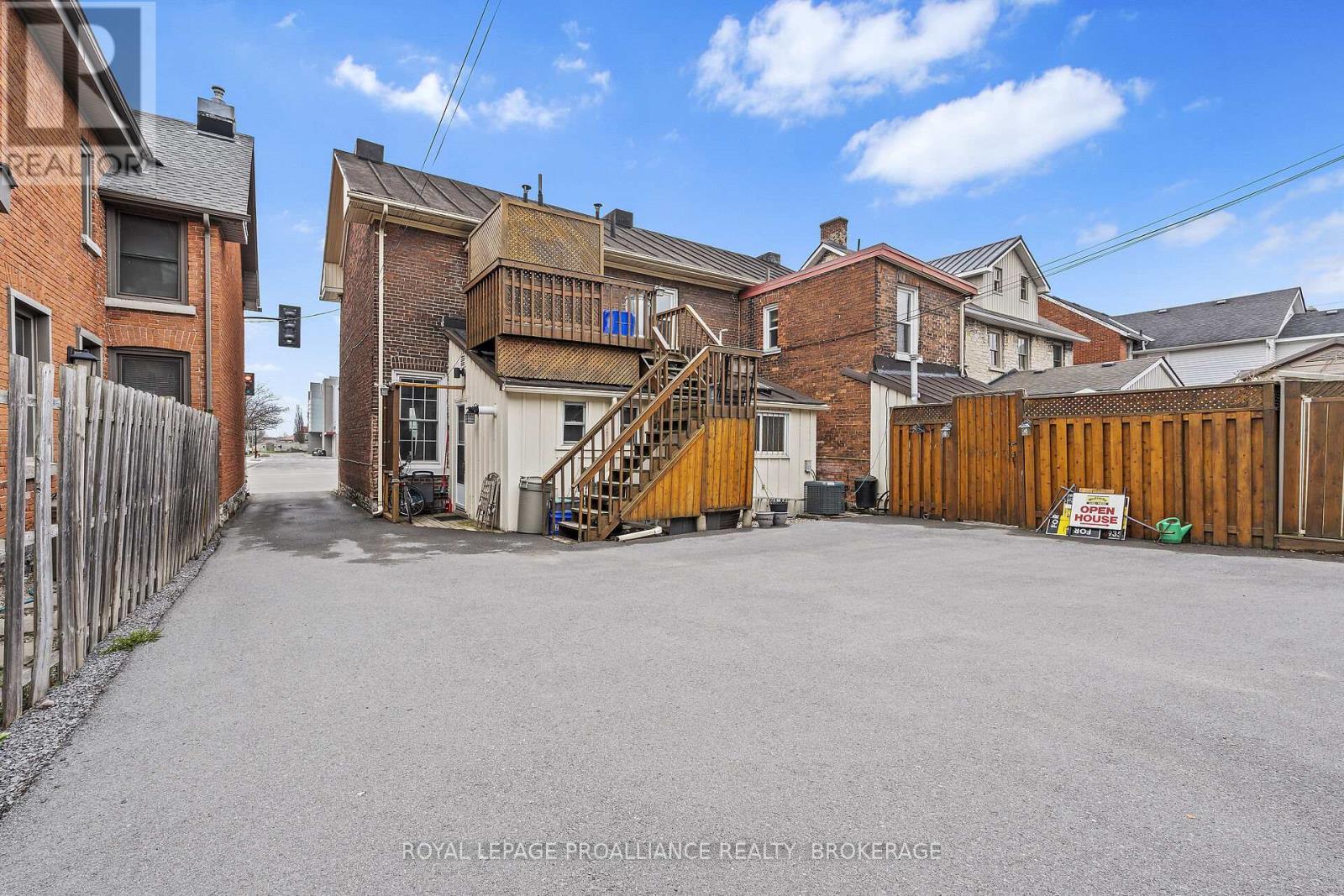 274 Wellington Street, Kingston (East Of Sir John A. Blvd), ON - Outdoor