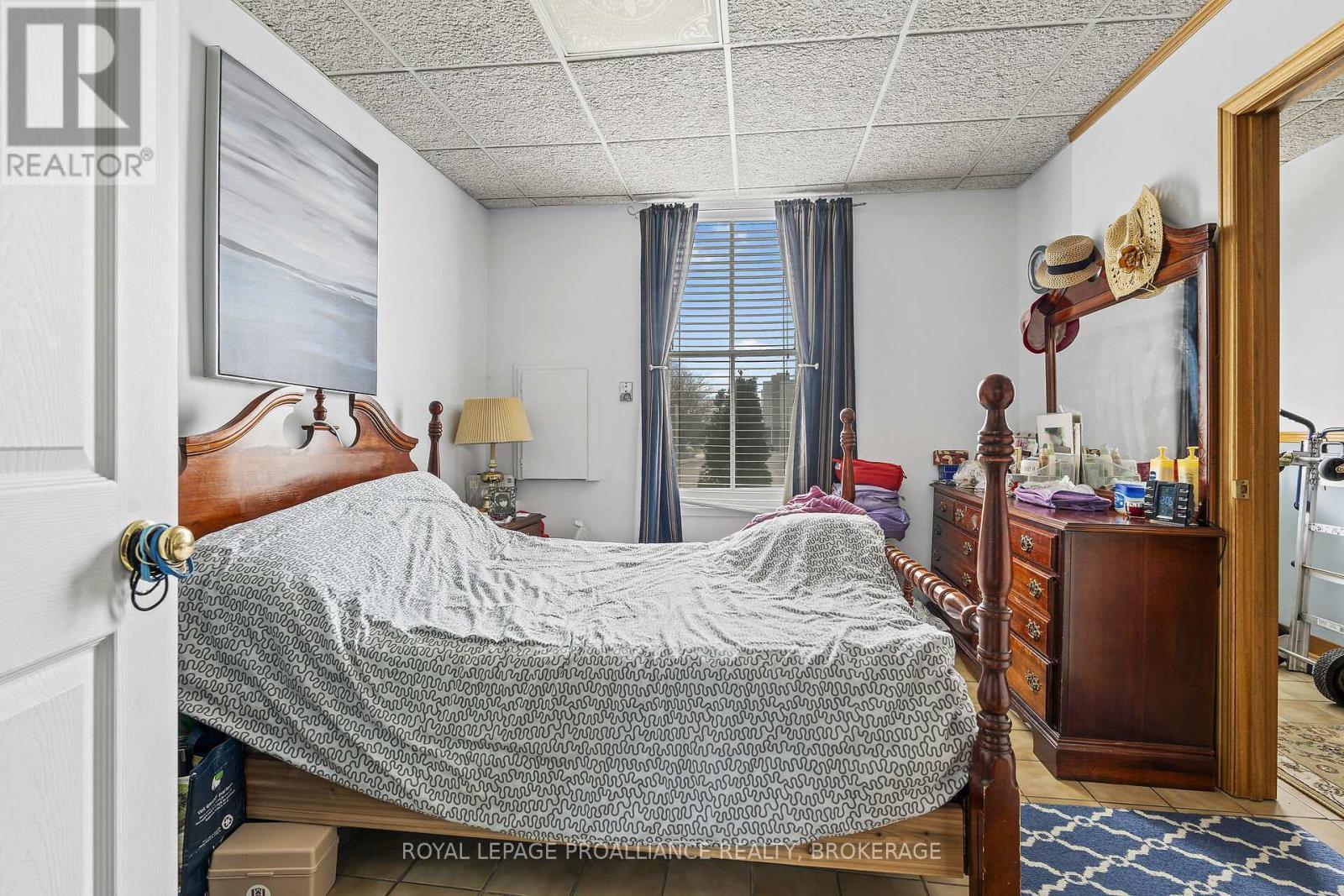 274 Wellington Street, Kingston (East Of Sir John A. Blvd), ON - Indoor Photo Showing Bedroom
