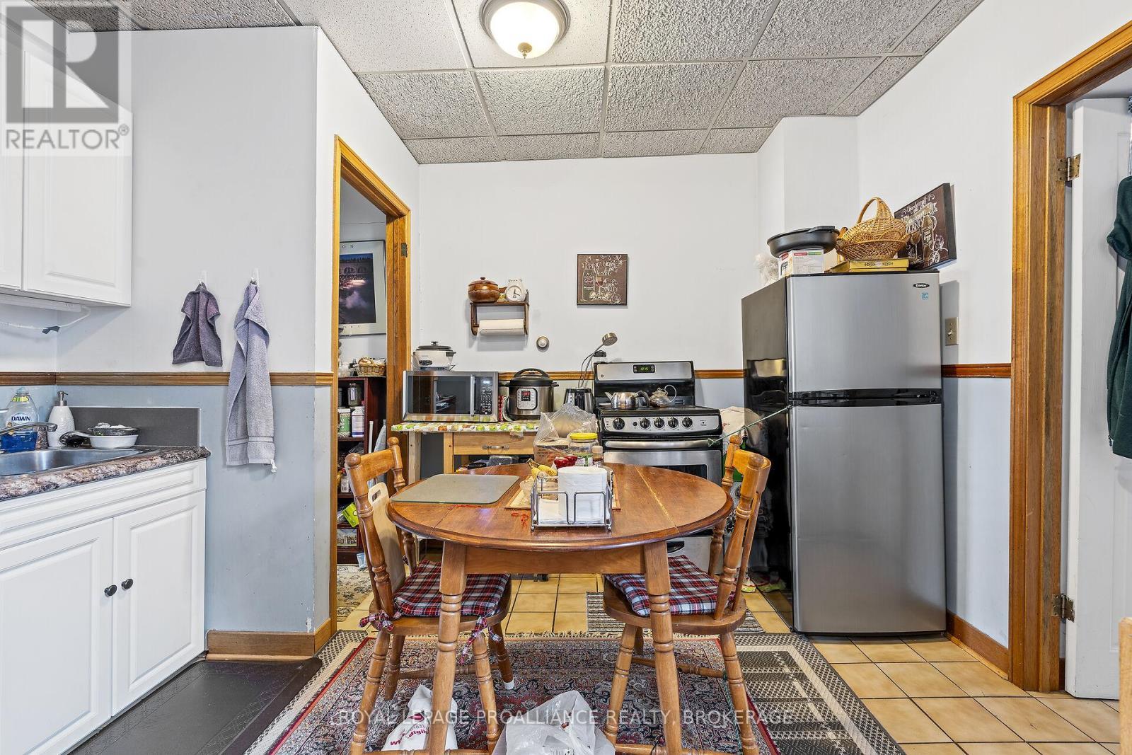 274 Wellington Street, Kingston (East Of Sir John A. Blvd), ON - Indoor