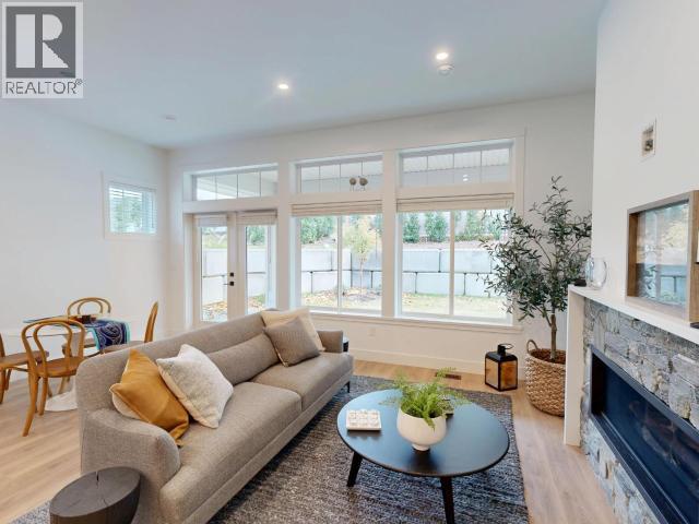 4076 Saturna Ave, Powell River, BC - Indoor Photo Showing Living Room With Fireplace