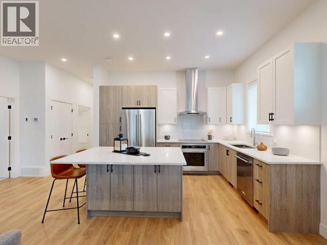 4070 Saturna Ave, Powell River, BC - Indoor Photo Showing Kitchen With Upgraded Kitchen