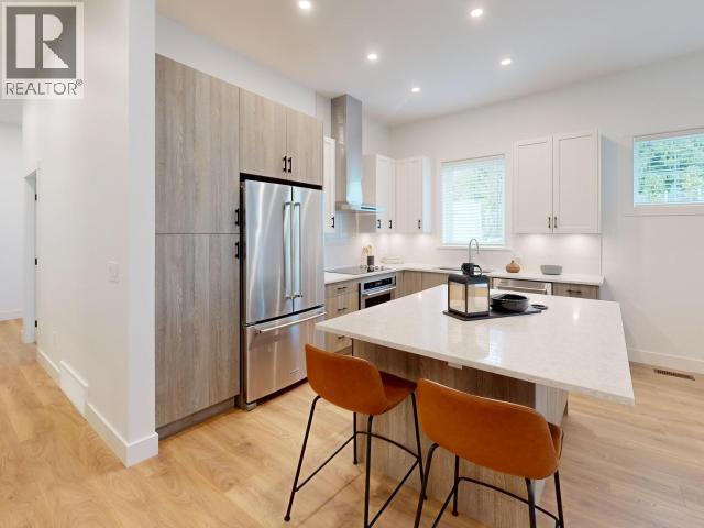 4070 Saturna Ave, Powell River, BC - Indoor Photo Showing Kitchen With Upgraded Kitchen