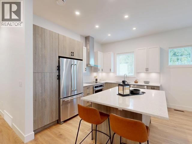 4070 Saturna Ave, Powell River, BC - Indoor Photo Showing Kitchen With Upgraded Kitchen
